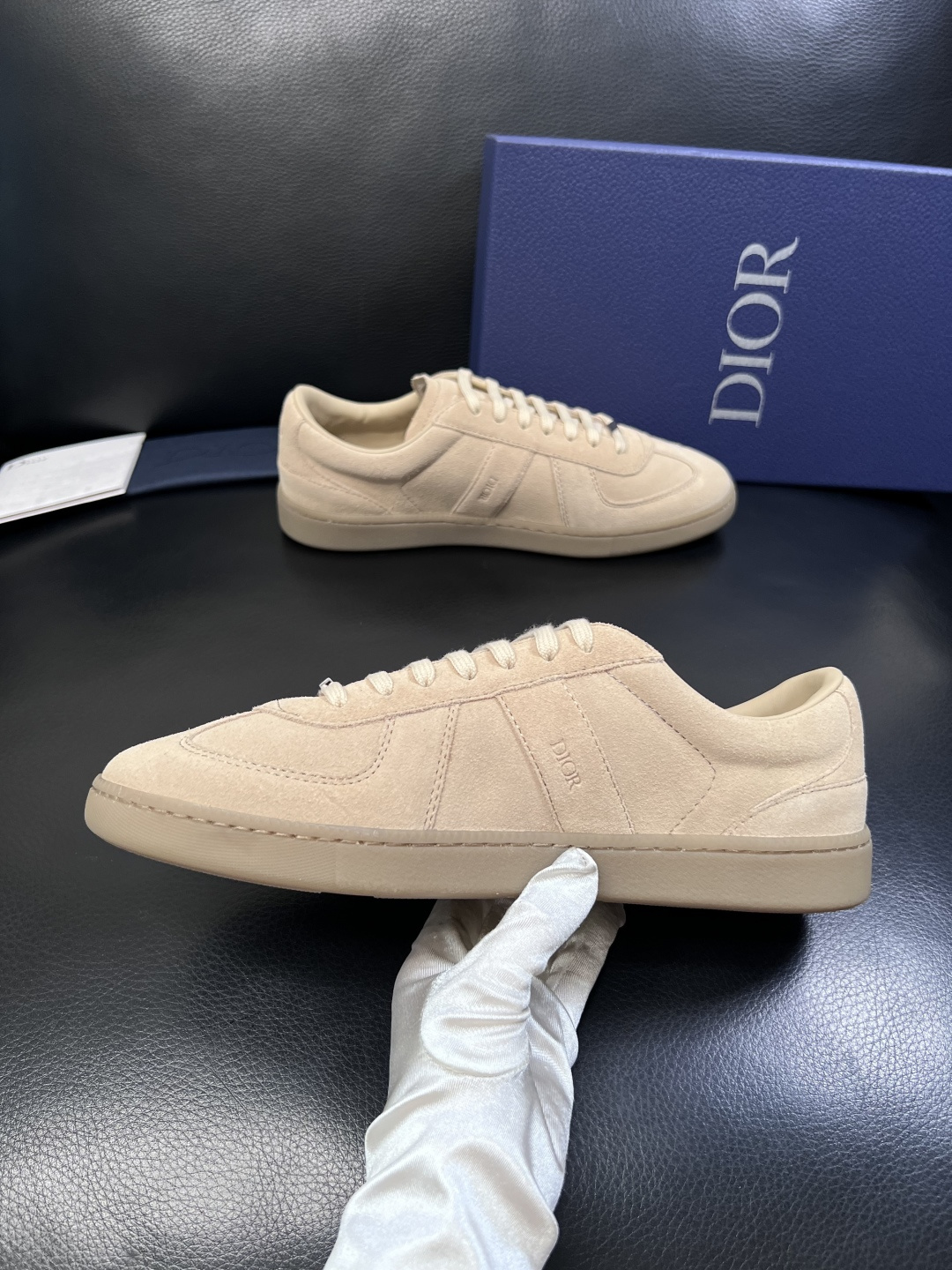 Dior  高品质  顶级工艺品 迪奥  专柜同步 原厂配置，意大利进口原版牛皮面料，透气舒适进口水染牛