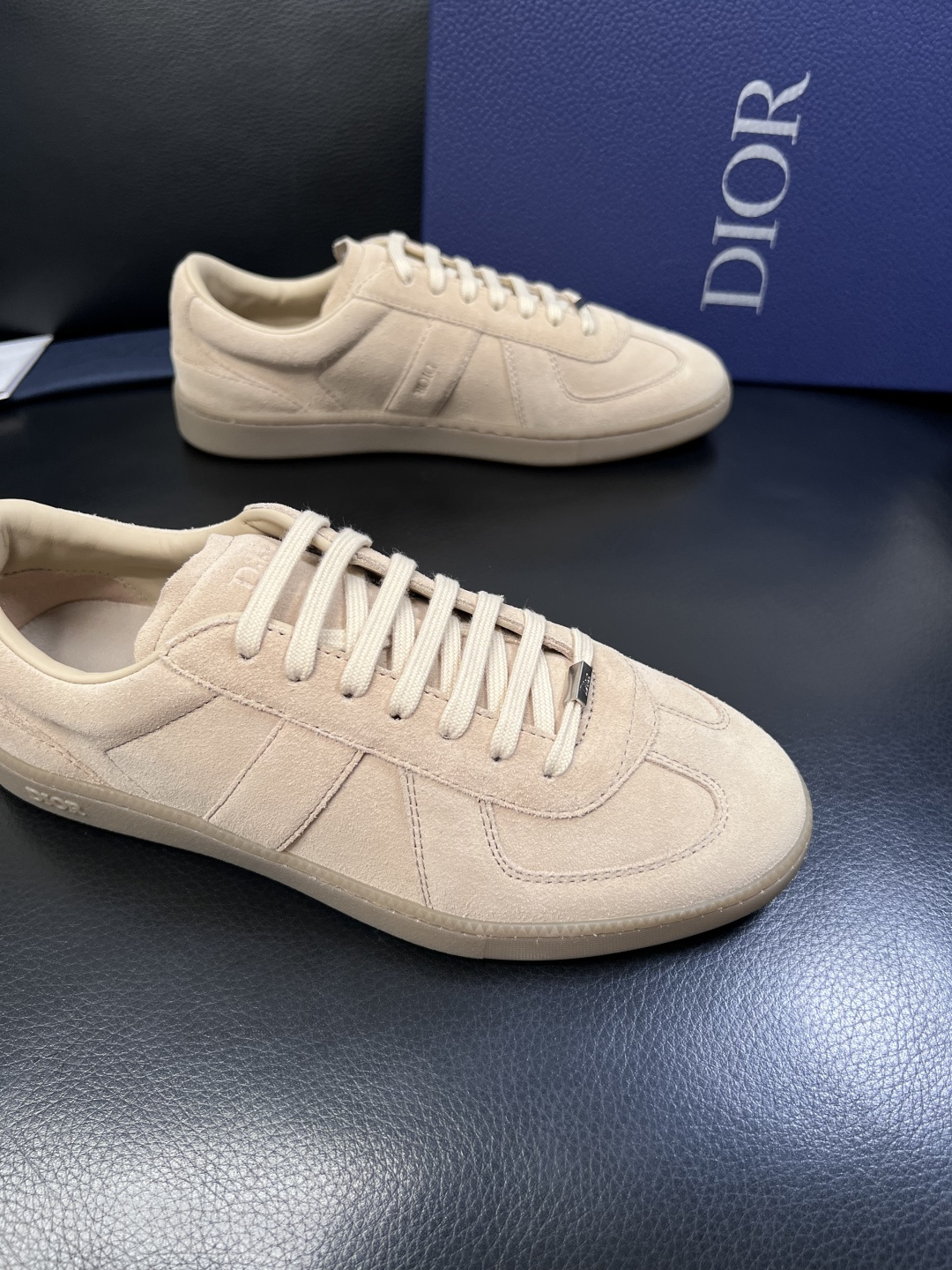 Dior  高品质  顶级工艺品 迪奥  专柜同步 原厂配置，意大利进口原版牛皮面料，透气舒适进口水染牛