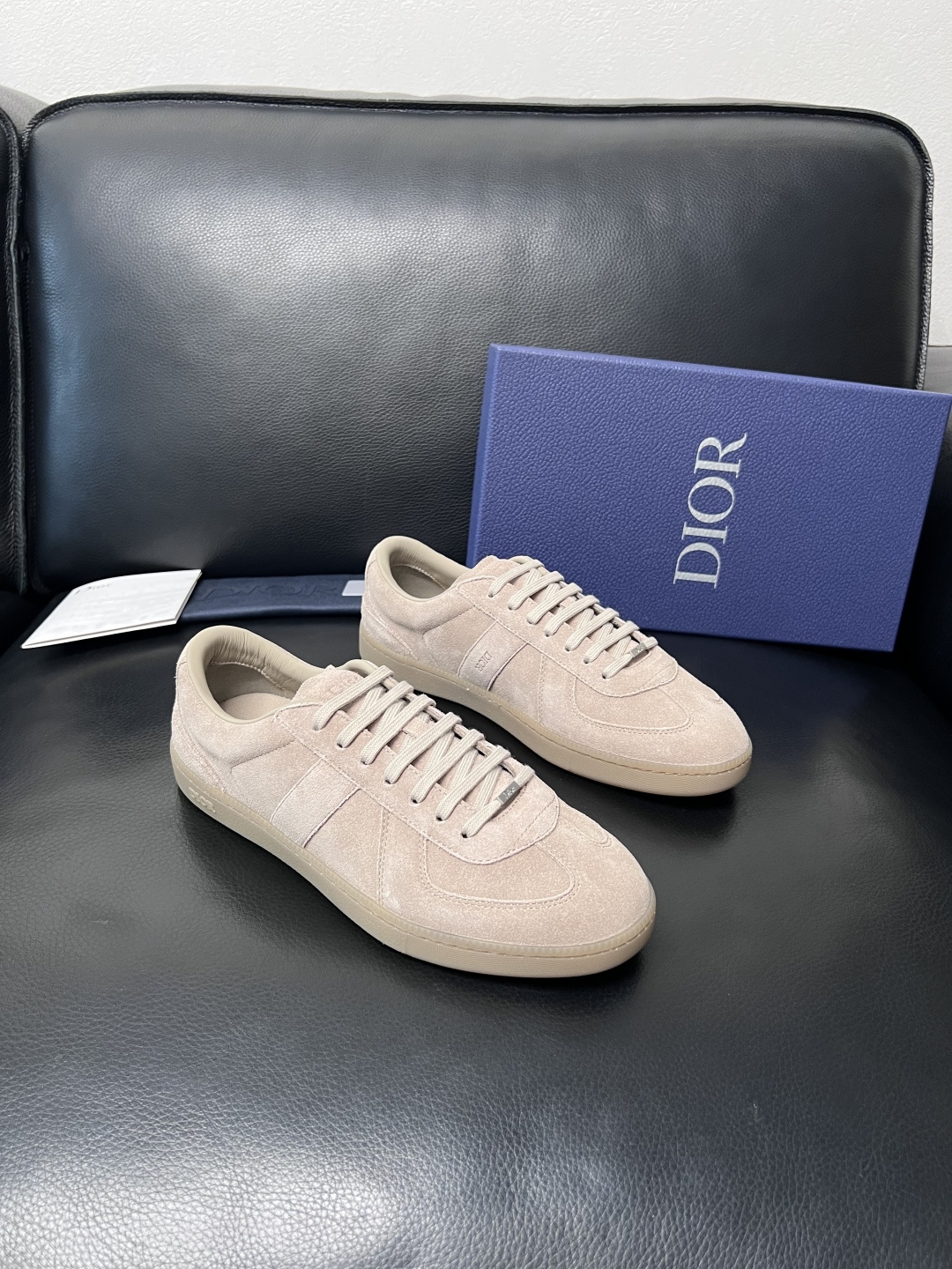 NO:850481,Dior high-quality top handicrafts, synchronized with Dior counters, original factory configuration, original cowhide fabric imported from Italy, breathable and comfortable imported water-dyed cowhide lining, original soles specially provided by the factory and super comfortable, original factory follow-up order code number 39-44 (order 38 45 46),, dior, dior, cowhide19860909Dior 高品质 顶级工艺品 迪奥 专柜同步 原厂配置,意大利进口原版牛皮面料,透气舒适进口水染牛里垫,鞋底原厂特供原版底超级舒适,原厂跟单货 码数 39-44（订 38 45 46),,dior,dior,cowhide,Men's shoes