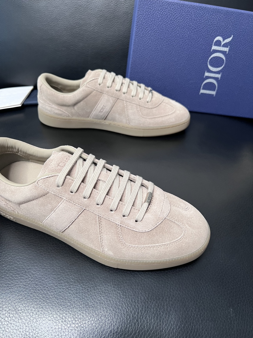 Dior  高品质  顶级工艺品 迪奥  专柜同步 原厂配置，意大利进口原版牛皮面料，透气舒适进口水染牛