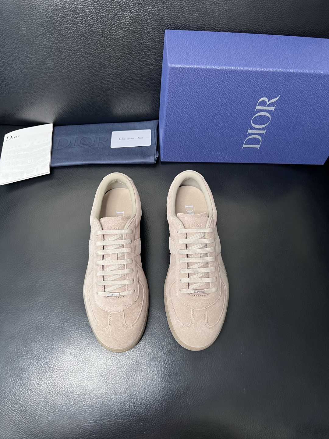 Dior  高品质  顶级工艺品 迪奥  专柜同步 原厂配置，意大利进口原版牛皮面料，透气舒适进口水染牛