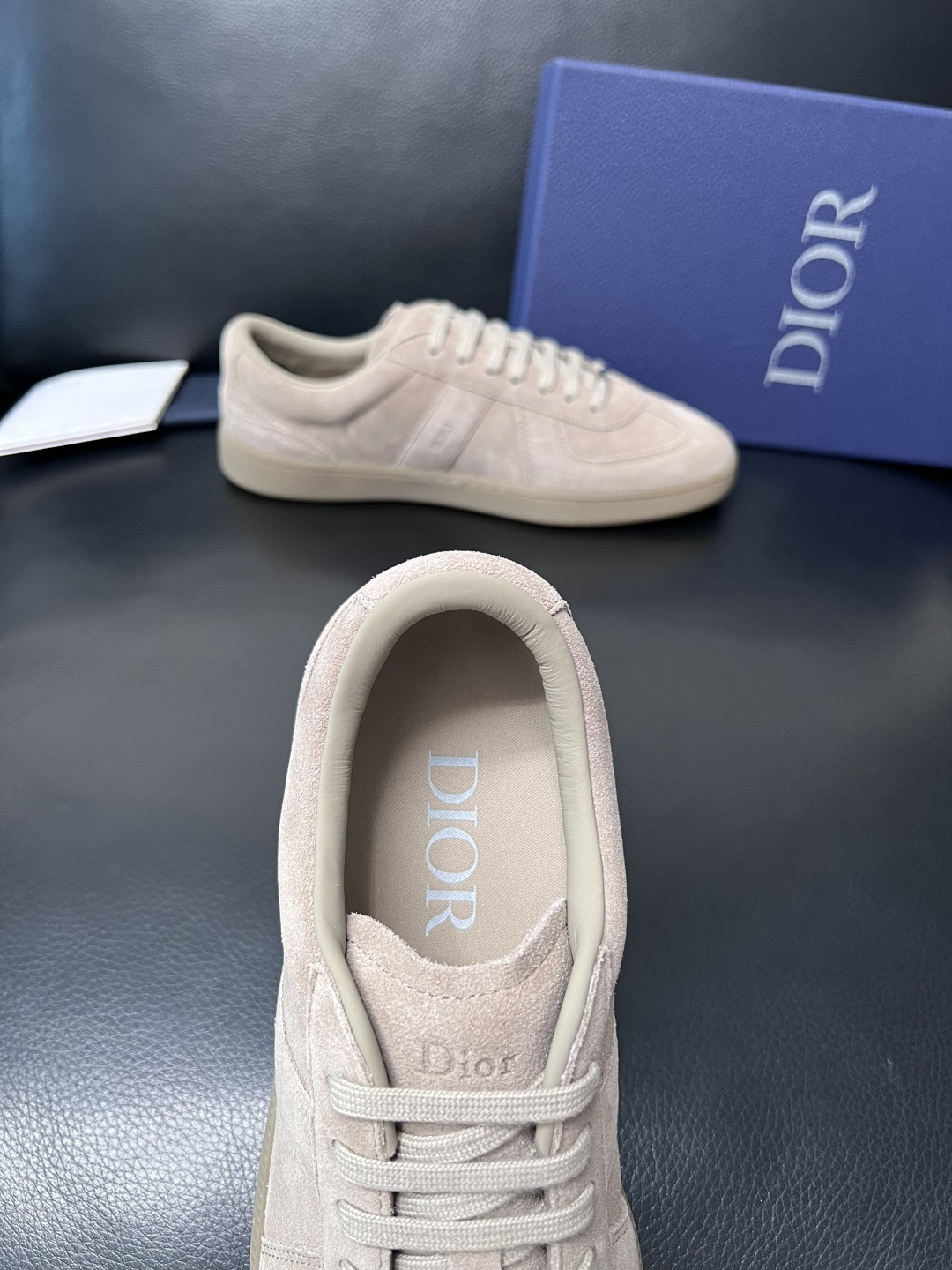Dior  高品质  顶级工艺品 迪奥  专柜同步 原厂配置，意大利进口原版牛皮面料，透气舒适进口水染牛
