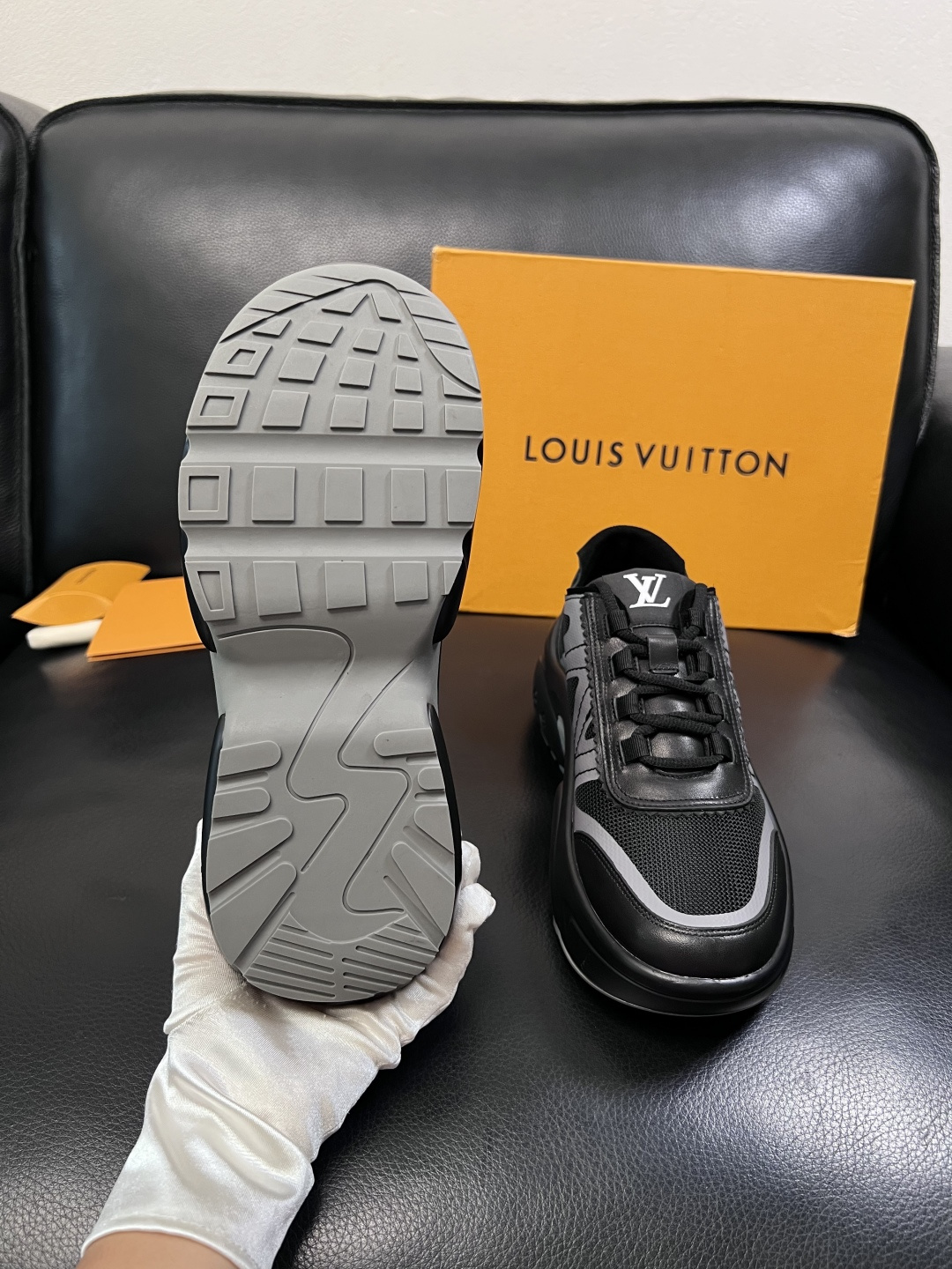 Lv  高品质  顶级工艺品  路易威登，运动板鞋专柜同步，鞋面意大利进口牛皮拼网面料，高品质拼接缤纷色