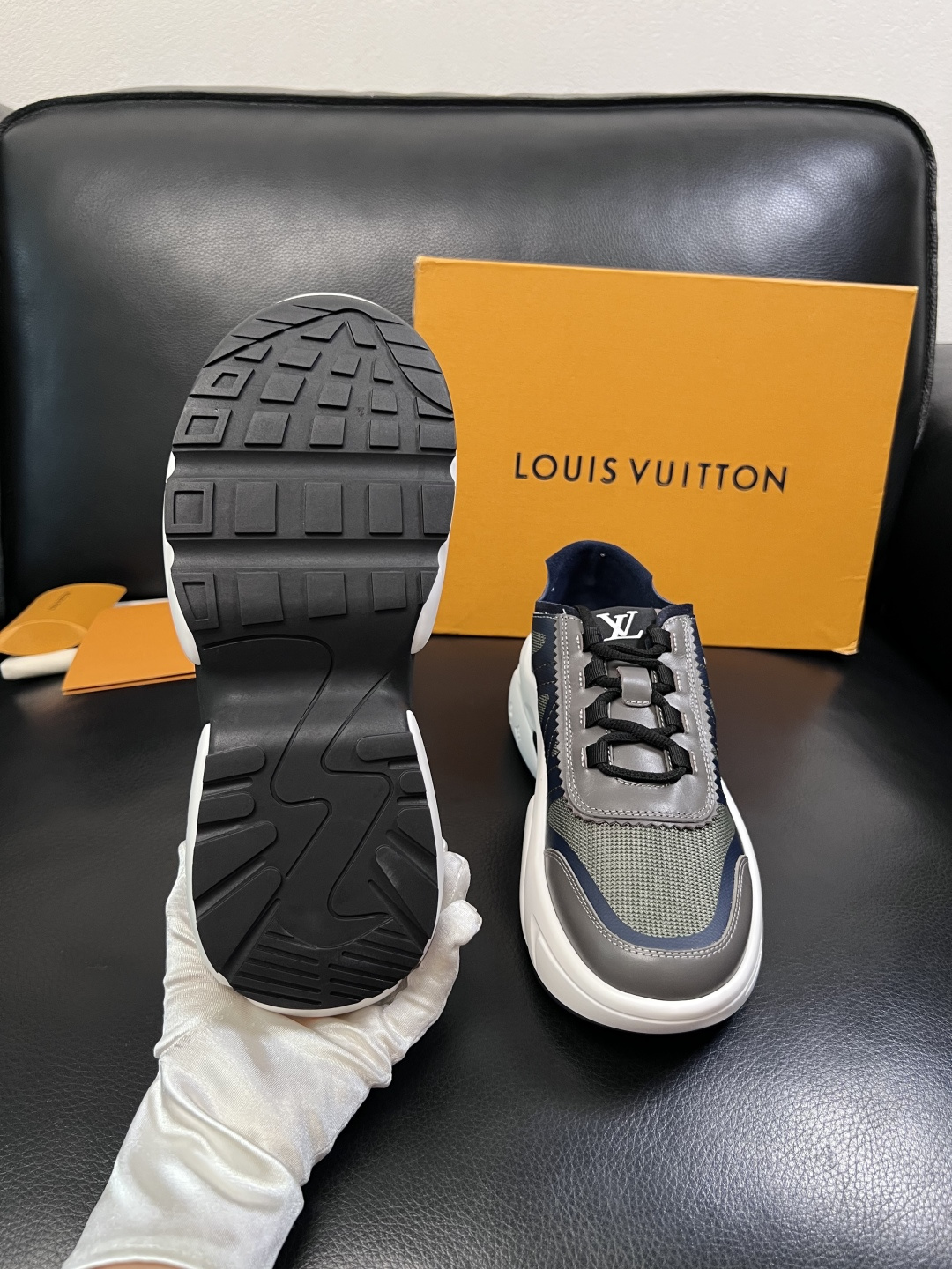 Lv  高品质  顶级工艺品  路易威登，运动板鞋专柜同步，鞋面意大利进口牛皮拼网面料，高品质拼接缤纷色