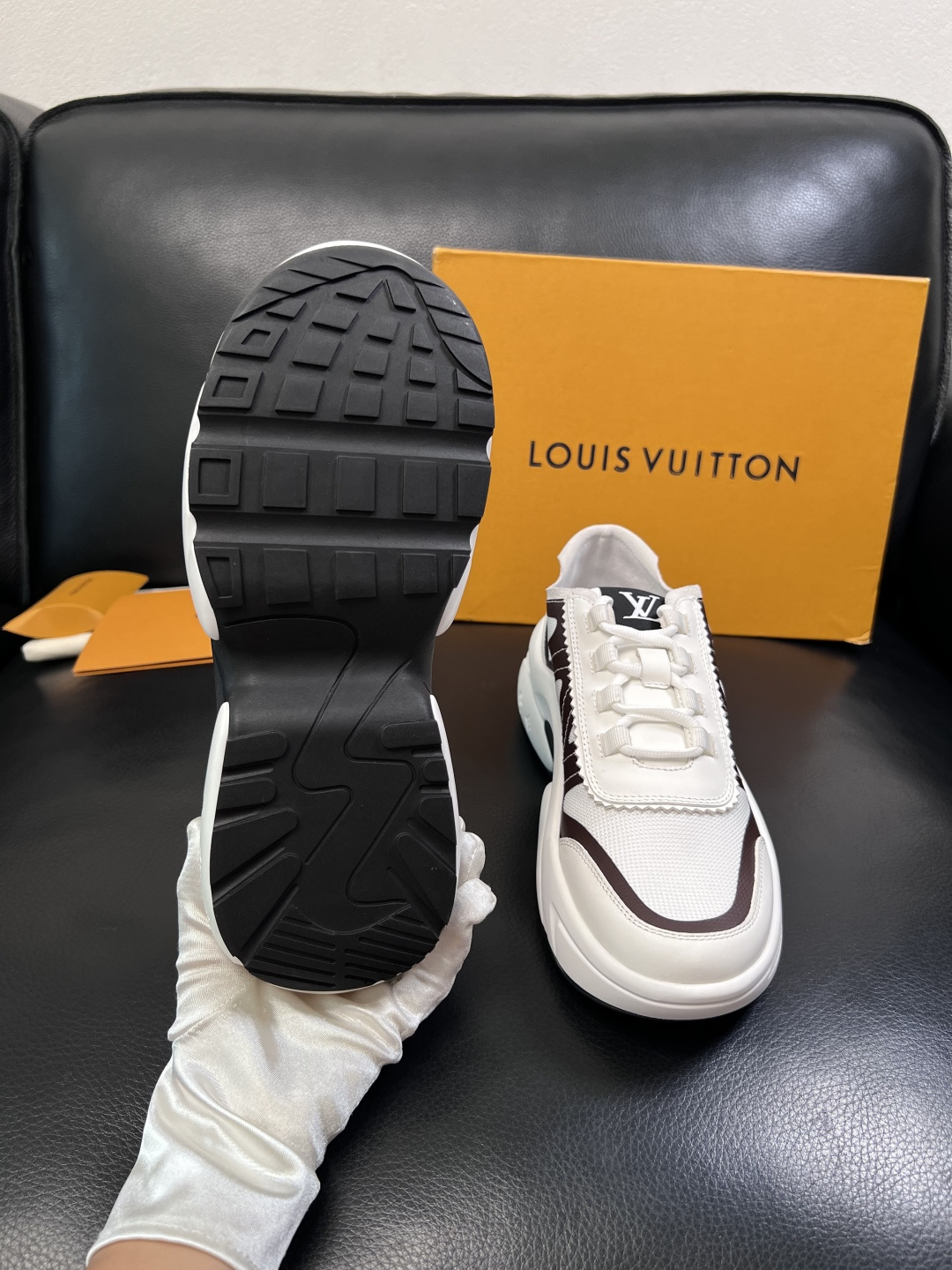 Lv  高品质  顶级工艺品  路易威登，运动板鞋专柜同步，鞋面意大利进口牛皮拼网面料，高品质拼接缤纷色