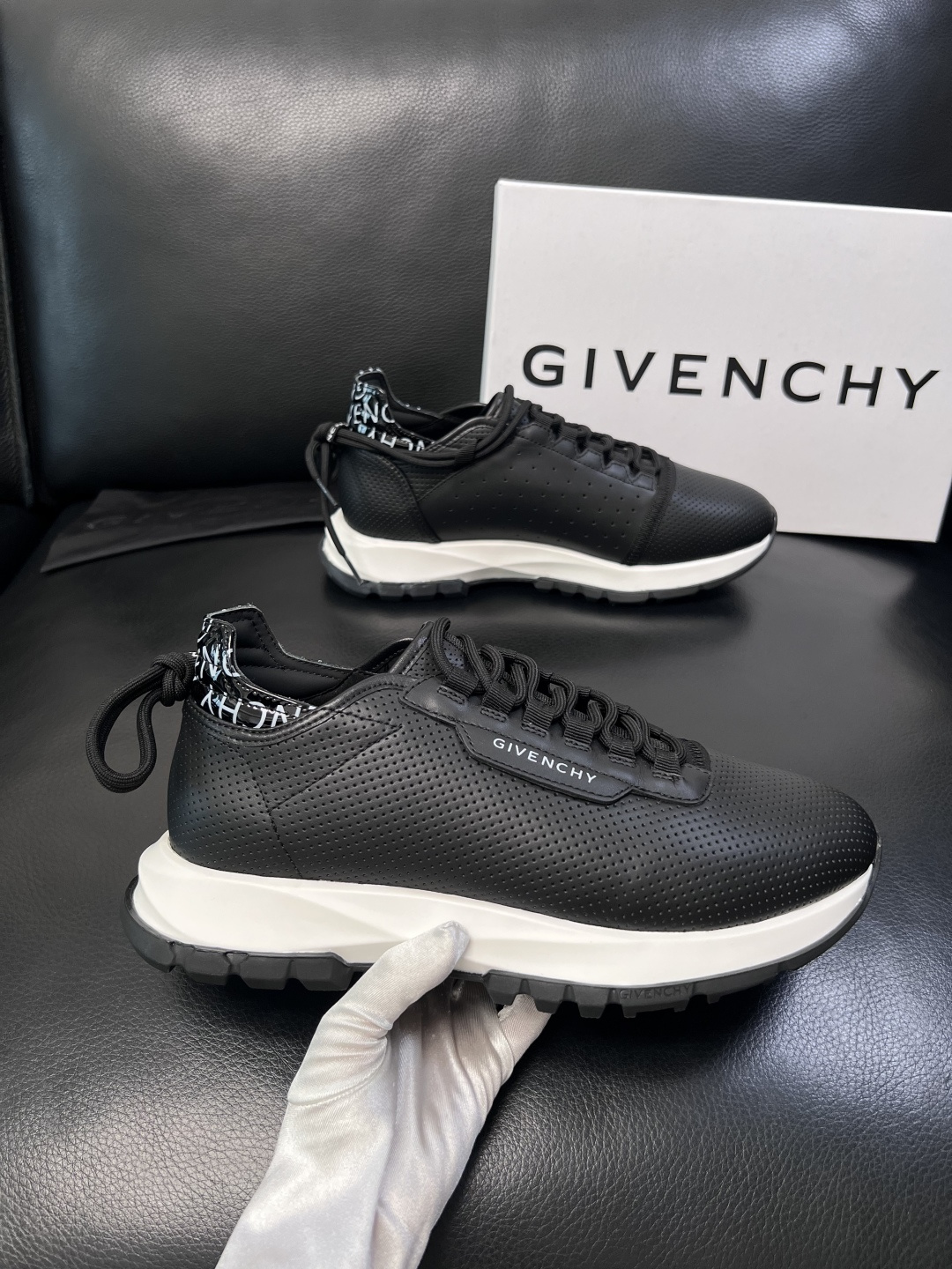 ⚠️只换码不退⚠️    Givenchy  高品质  纪梵希  顶级工艺品  专柜新品同步，鞋面意大利