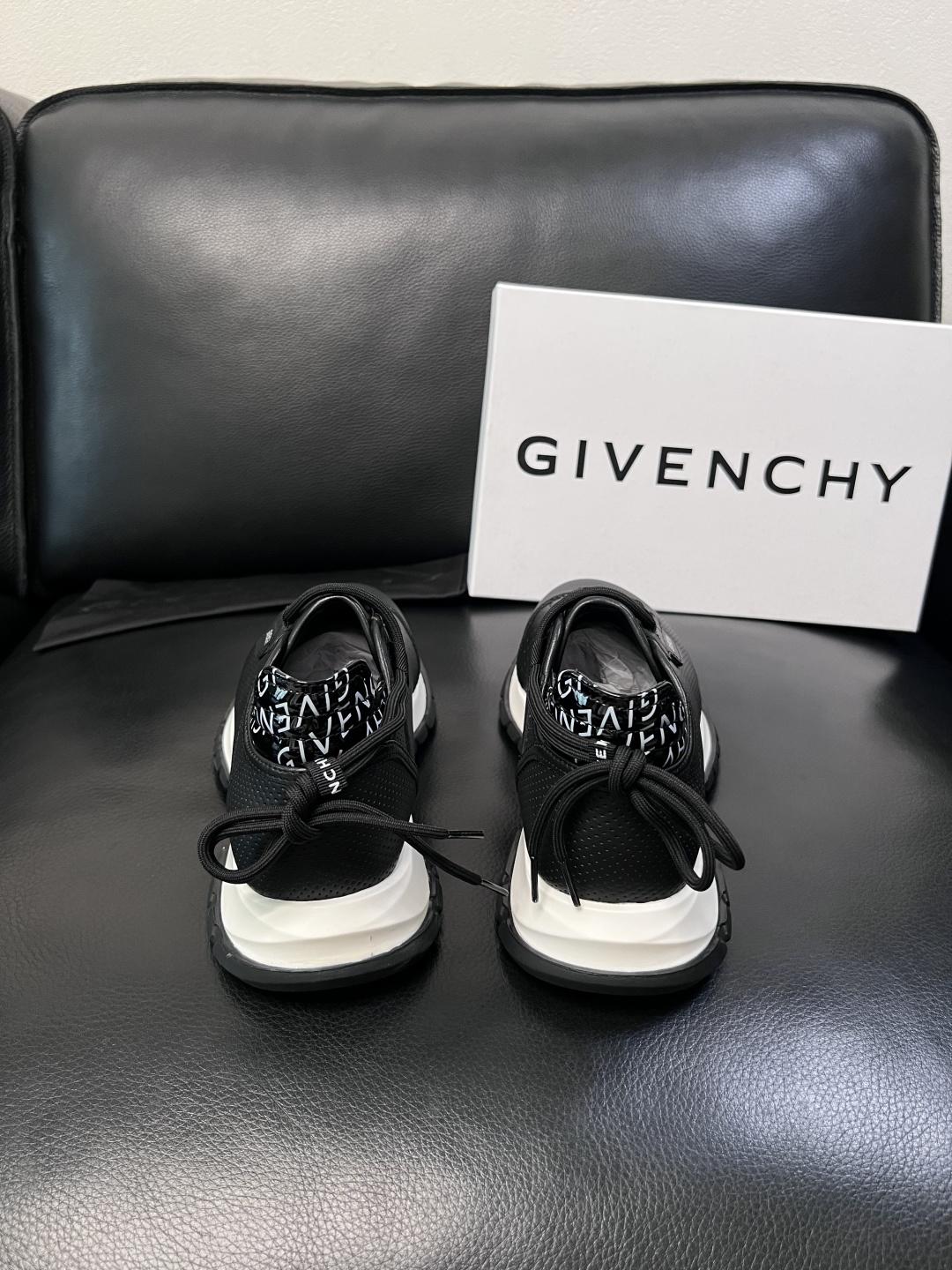 ⚠️只换码不退⚠️    Givenchy  高品质  纪梵希  顶级工艺品  专柜新品同步，鞋面意大利
