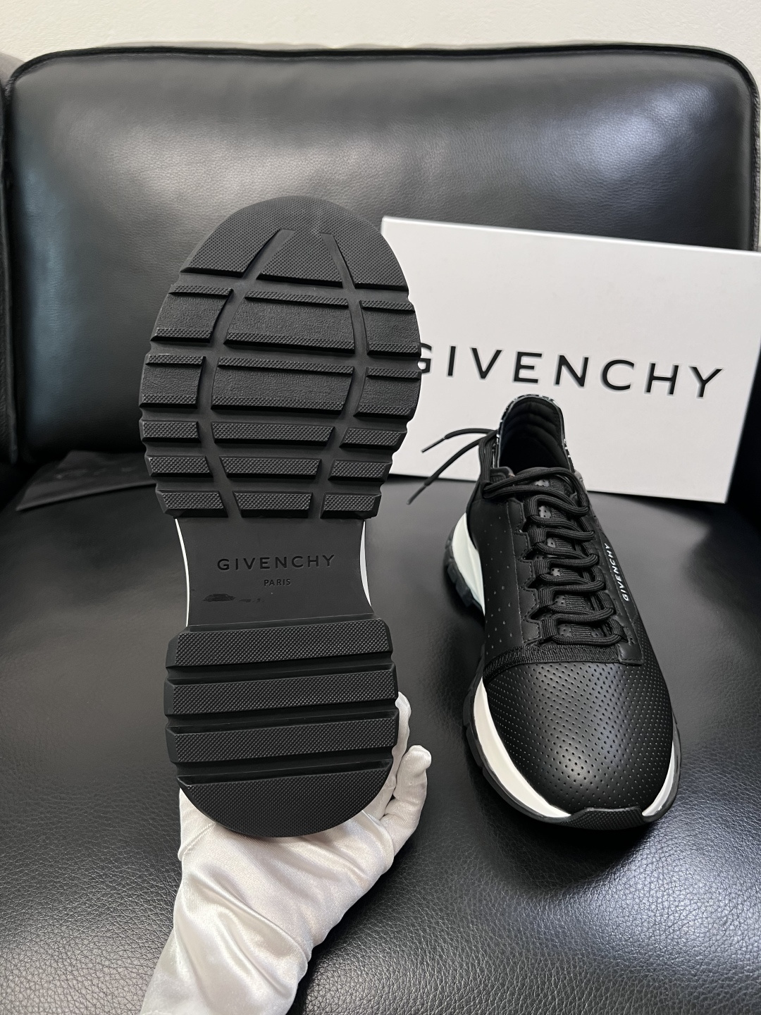 ⚠️只换码不退⚠️    Givenchy  高品质  纪梵希  顶级工艺品  专柜新品同步，鞋面意大利