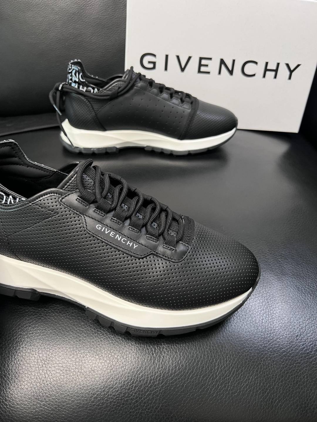 ⚠️只换码不退⚠️    Givenchy  高品质  纪梵希  顶级工艺品  专柜新品同步，鞋面意大利