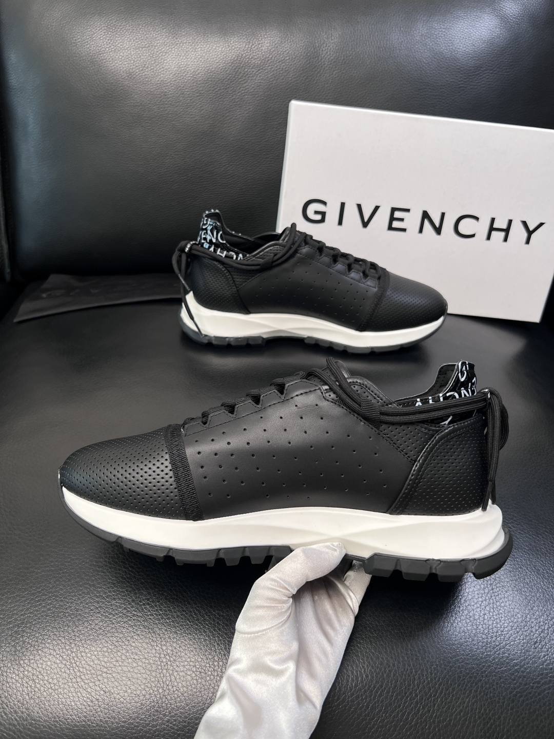 ⚠️只换码不退⚠️    Givenchy  高品质  纪梵希  顶级工艺品  专柜新品同步，鞋面意大利