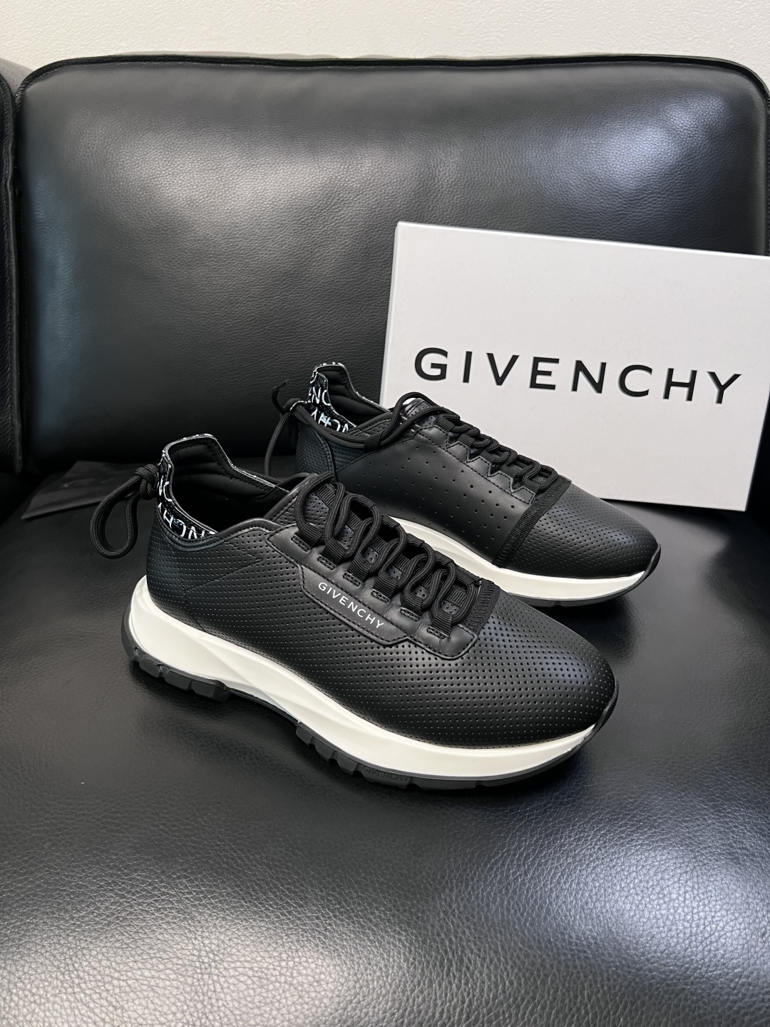 ⚠️只换码不退⚠️    Givenchy  高品质  纪梵希  顶级工艺品  专柜新品同步，鞋面意大利