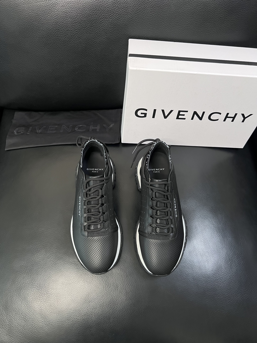 ⚠️只换码不退⚠️    Givenchy  高品质  纪梵希  顶级工艺品  专柜新品同步，鞋面意大利