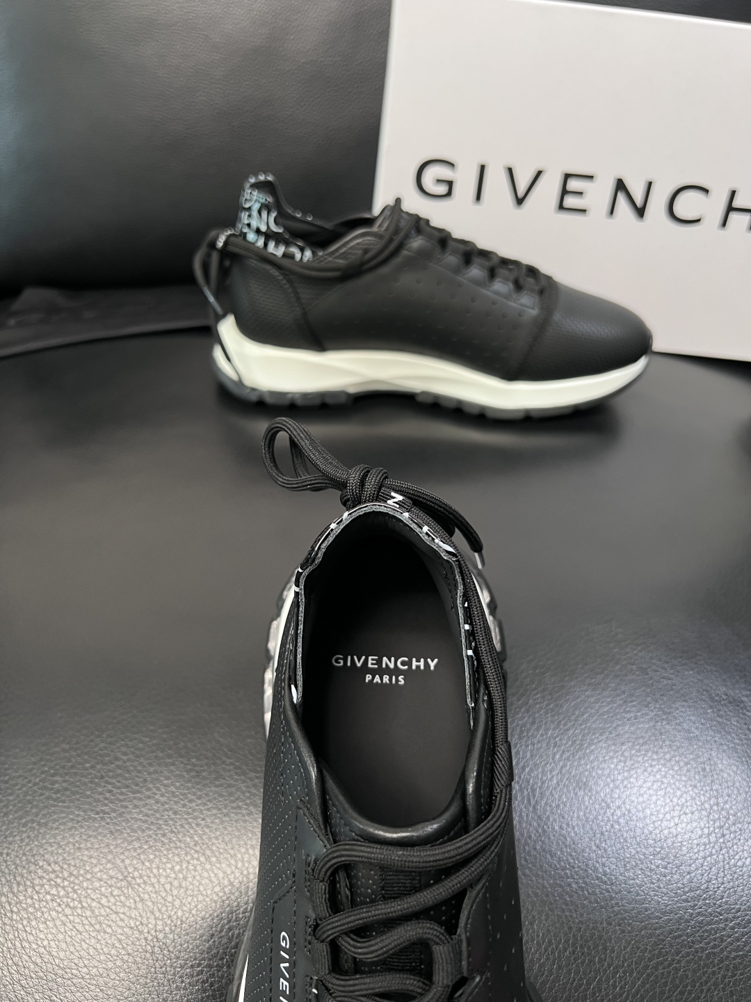 ⚠️只换码不退⚠️    Givenchy  高品质  纪梵希  顶级工艺品  专柜新品同步，鞋面意大利