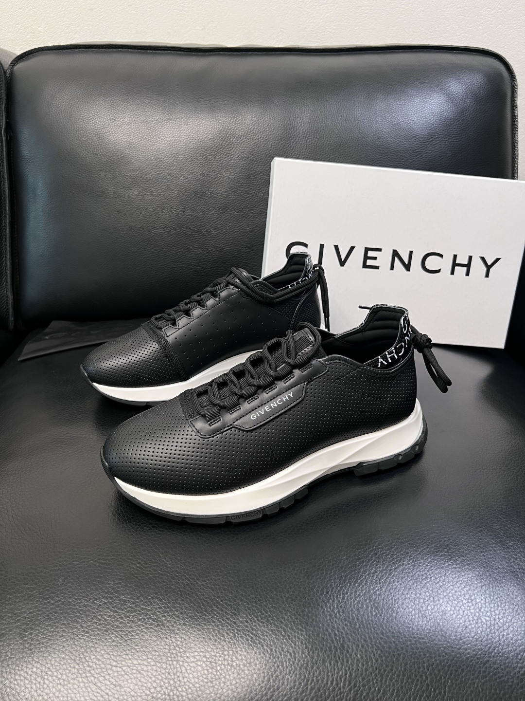 ⚠️只换码不退⚠️    Givenchy  高品质  纪梵希  顶级工艺品  专柜新品同步，鞋面意大利