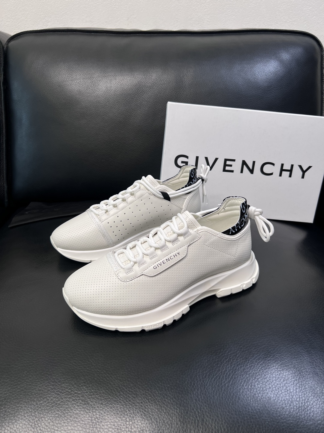 ⚠️只换码不退⚠️    Givenchy  高品质  纪梵希  顶级工艺品  专柜新品同步，鞋面意大利