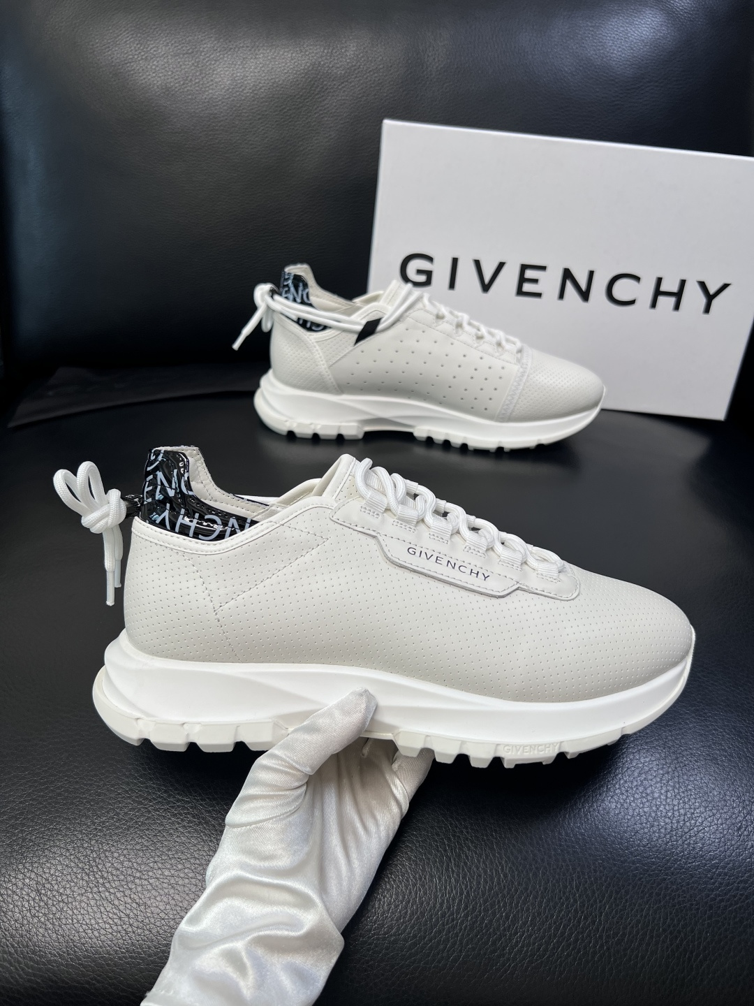 ⚠️只换码不退⚠️    Givenchy  高品质  纪梵希  顶级工艺品  专柜新品同步，鞋面意大利