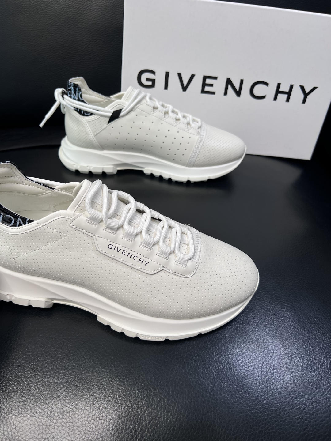 ⚠️只换码不退⚠️    Givenchy  高品质  纪梵希  顶级工艺品  专柜新品同步，鞋面意大利