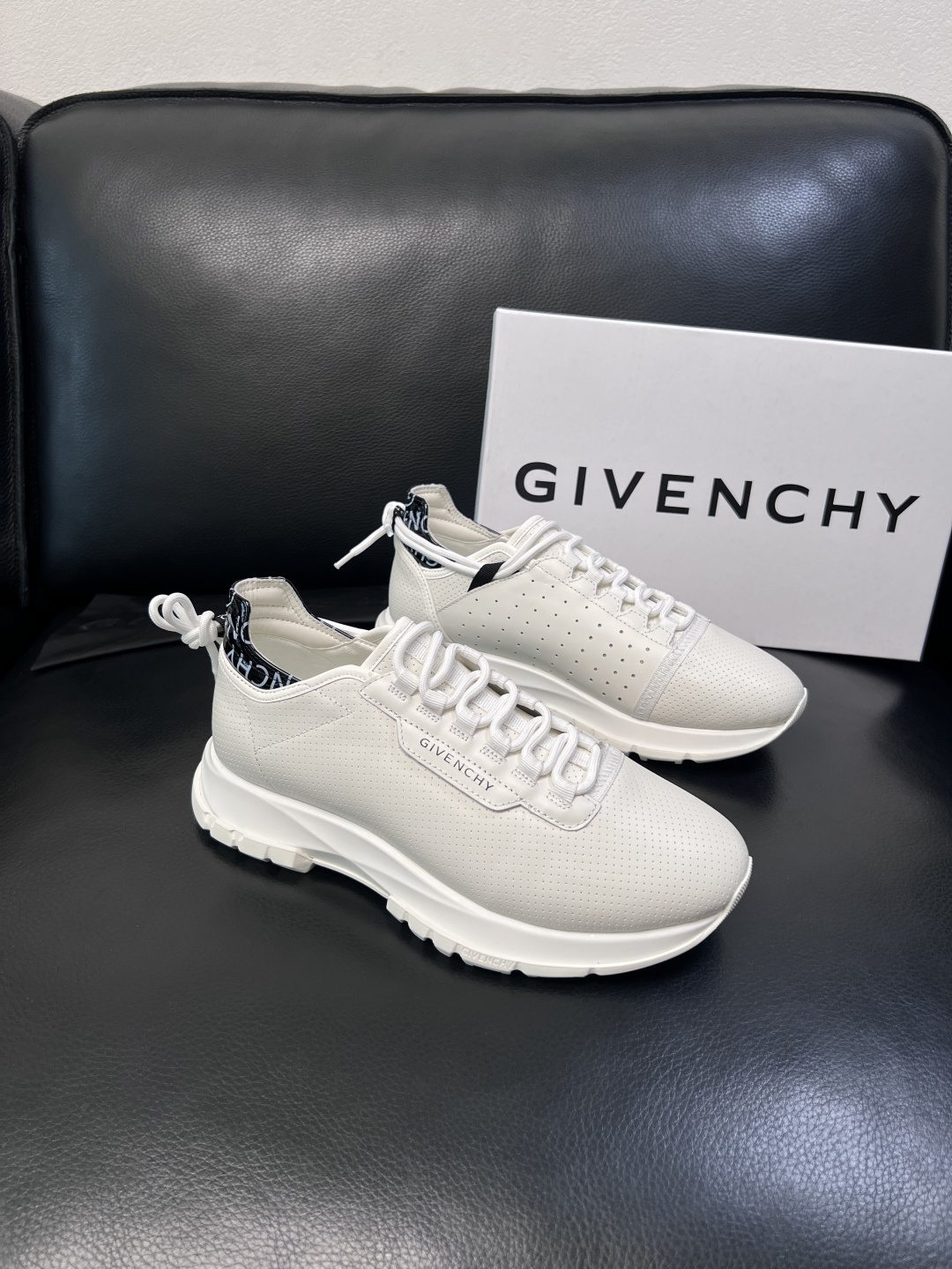 ⚠️只换码不退⚠️    Givenchy  高品质  纪梵希  顶级工艺品  专柜新品同步，鞋面意大利