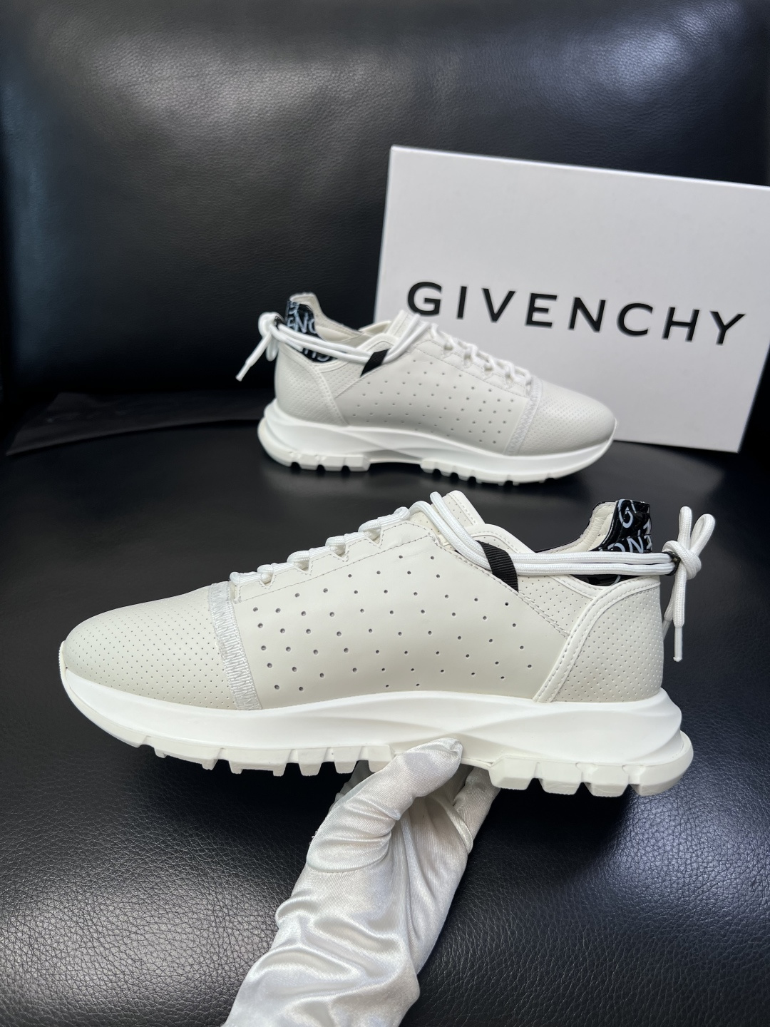 ⚠️只换码不退⚠️    Givenchy  高品质  纪梵希  顶级工艺品  专柜新品同步，鞋面意大利