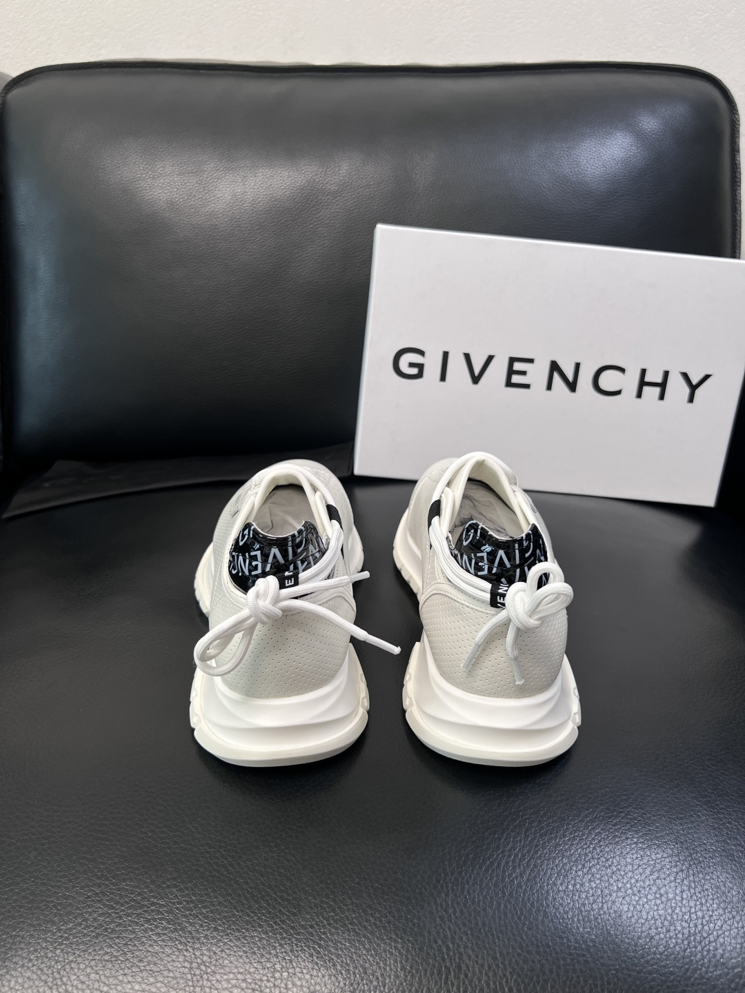 ⚠️只换码不退⚠️    Givenchy  高品质  纪梵希  顶级工艺品  专柜新品同步，鞋面意大利