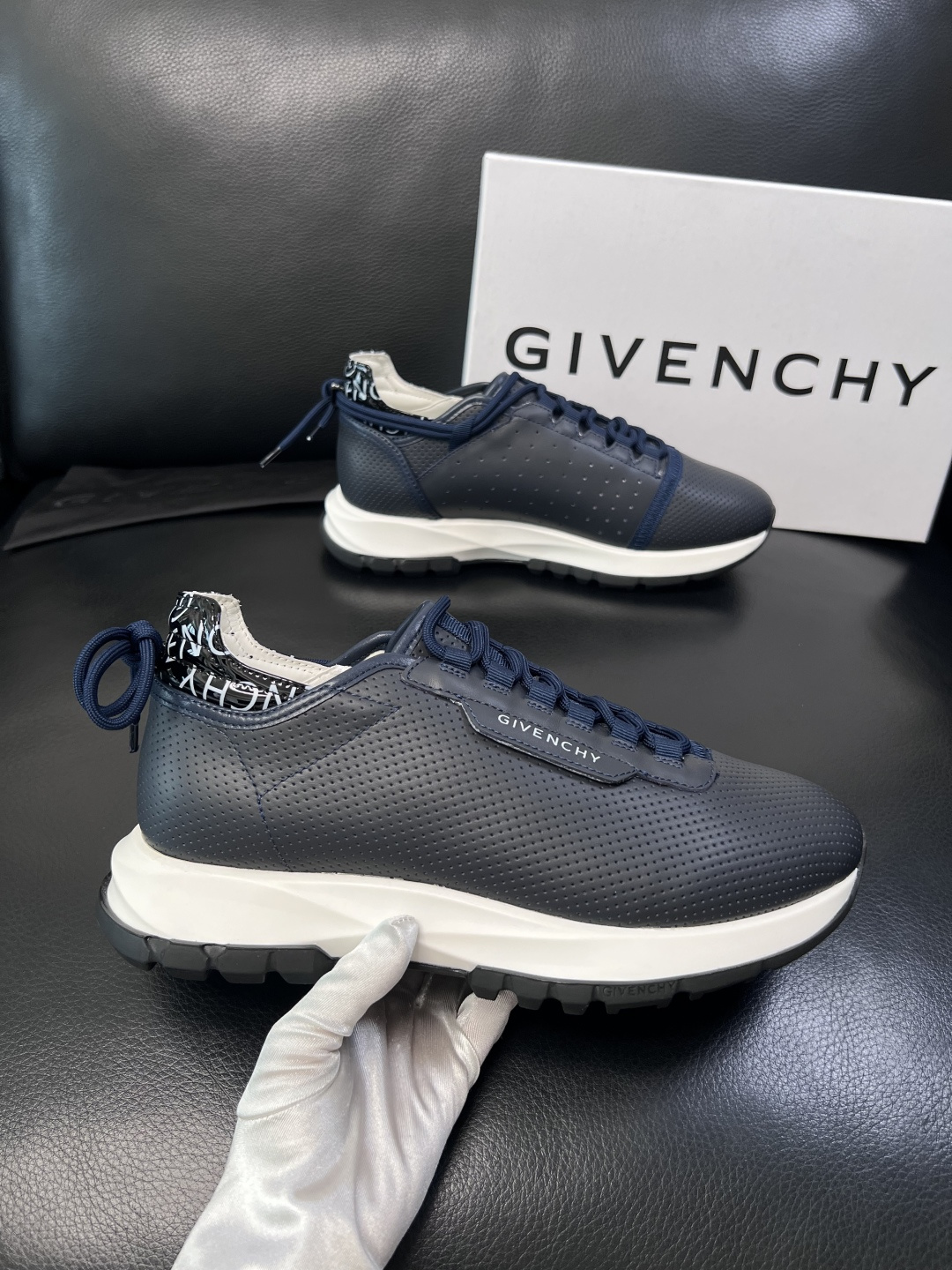⚠️只换码不退⚠️    Givenchy  高品质  纪梵希  顶级工艺品  专柜新品同步，鞋面意大利
