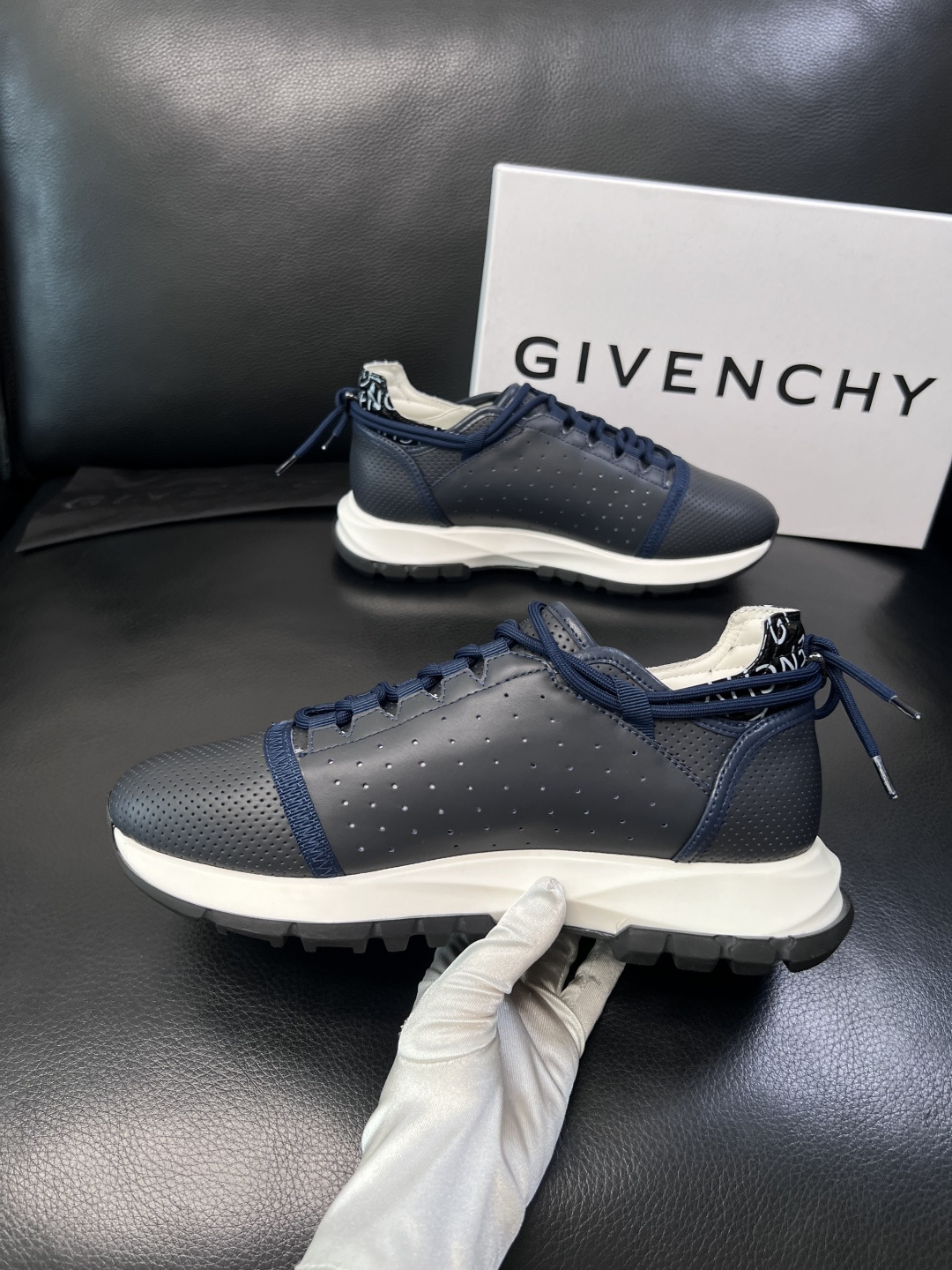 ⚠️只换码不退⚠️    Givenchy  高品质  纪梵希  顶级工艺品  专柜新品同步，鞋面意大利