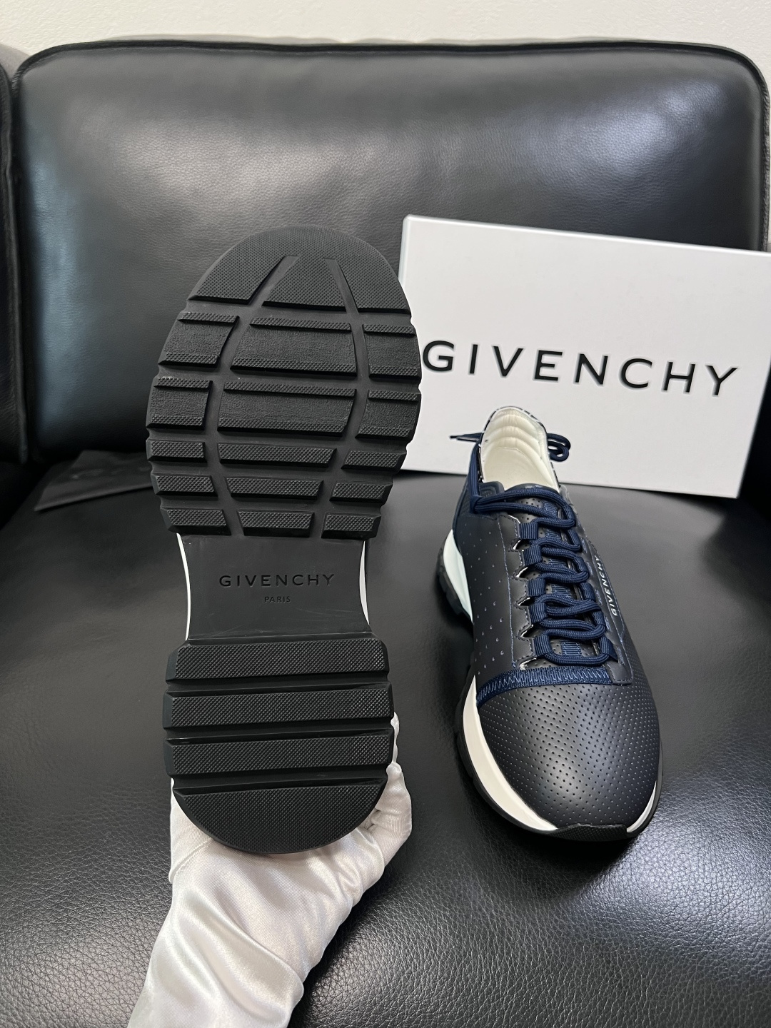 ⚠️只换码不退⚠️    Givenchy  高品质  纪梵希  顶级工艺品  专柜新品同步，鞋面意大利