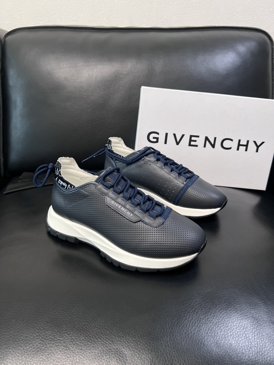 ⚠️只换码不退⚠️    Givenchy  高品质  纪梵希  顶级工艺品  专柜新品同步，鞋面意大利
