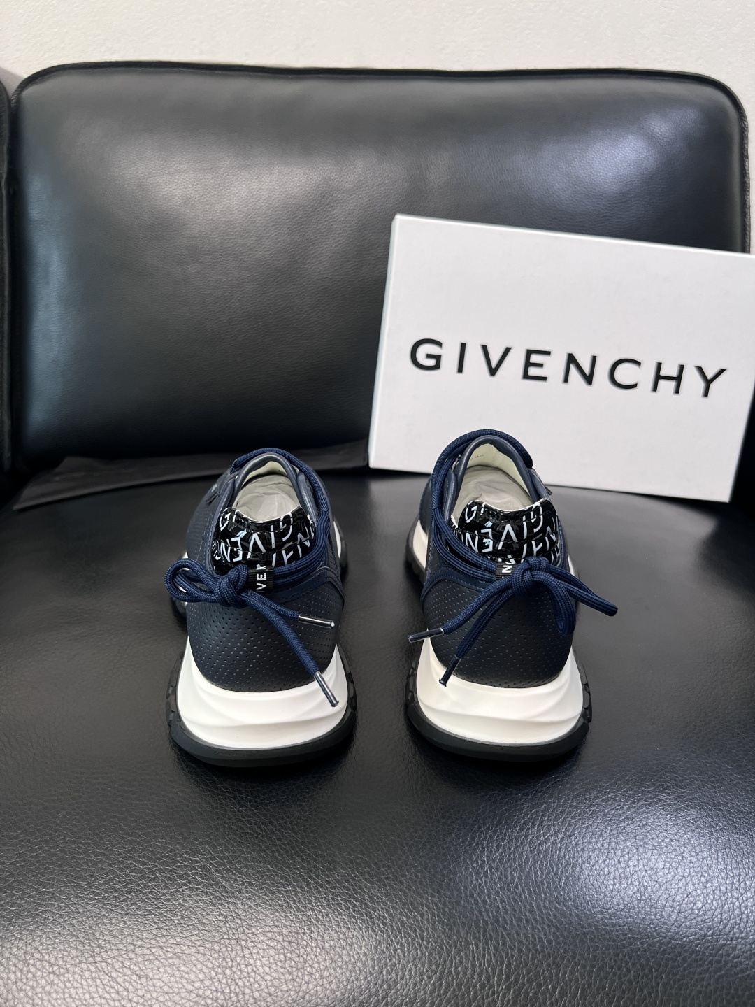 ⚠️只换码不退⚠️    Givenchy  高品质  纪梵希  顶级工艺品  专柜新品同步，鞋面意大利