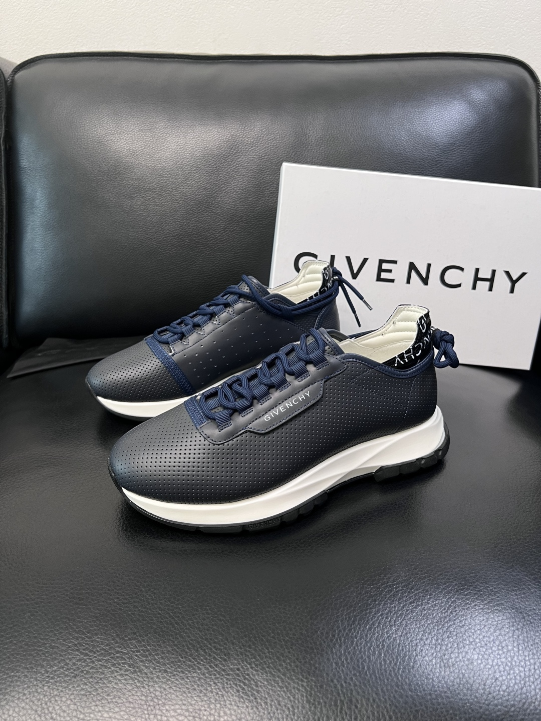 ⚠️只换码不退⚠️    Givenchy  高品质  纪梵希  顶级工艺品  专柜新品同步，鞋面意大利