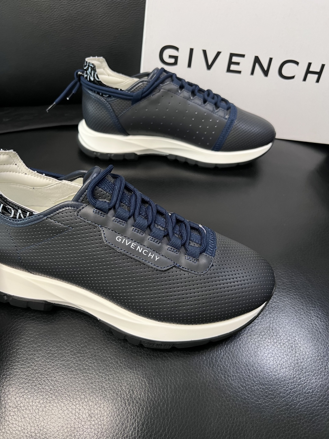 ⚠️只换码不退⚠️    Givenchy  高品质  纪梵希  顶级工艺品  专柜新品同步，鞋面意大利