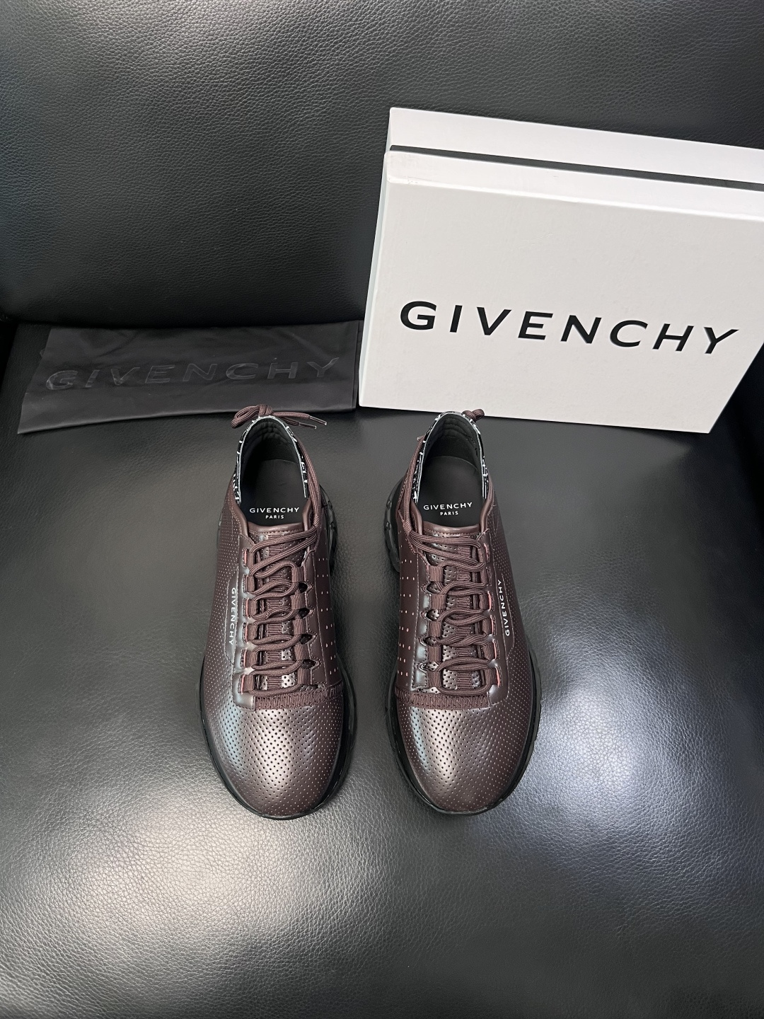 ⚠️只换码不退⚠️    Givenchy  高品质  纪梵希  顶级工艺品  专柜新品同步，鞋面意大利
