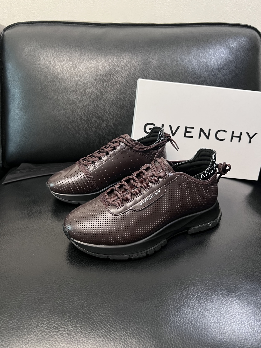 ⚠️只换码不退⚠️    Givenchy  高品质  纪梵希  顶级工艺品  专柜新品同步，鞋面意大利