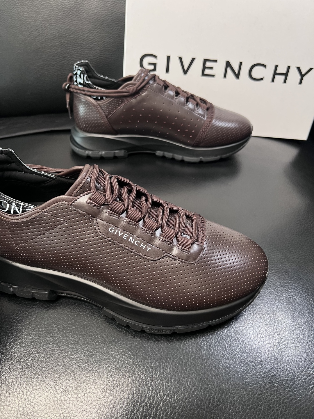 ⚠️只换码不退⚠️    Givenchy  高品质  纪梵希  顶级工艺品  专柜新品同步，鞋面意大利