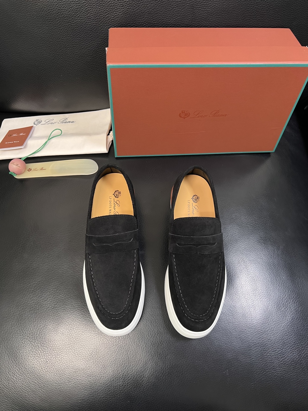 Loro Piana  高品质  顶级工艺品  诺悠翩雅  新品专柜同步原厂配置，鞋面意大利进口牛皮面料