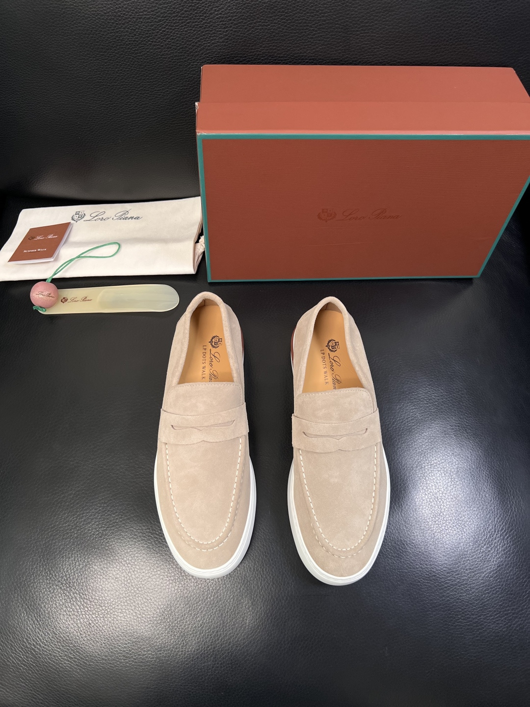 Loro Piana  高品质  顶级工艺品  诺悠翩雅  新品专柜同步原厂配置，鞋面意大利进口牛皮面料