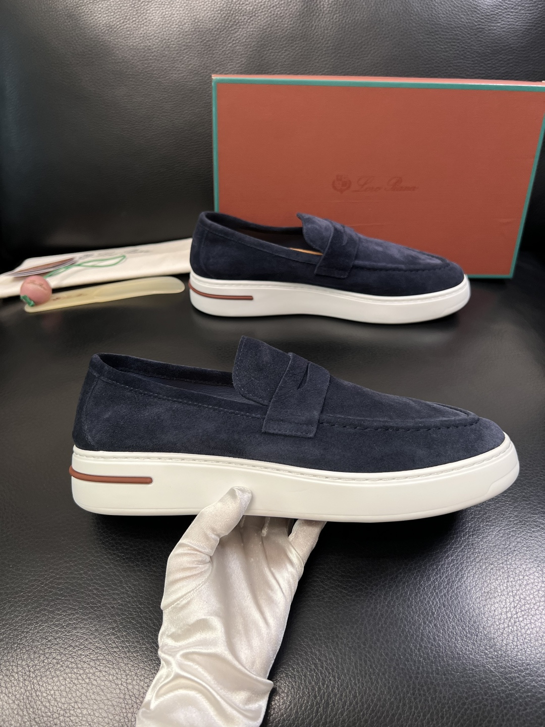 Loro Piana  高品质  顶级工艺品  诺悠翩雅  新品专柜同步原厂配置，鞋面意大利进口牛皮面料