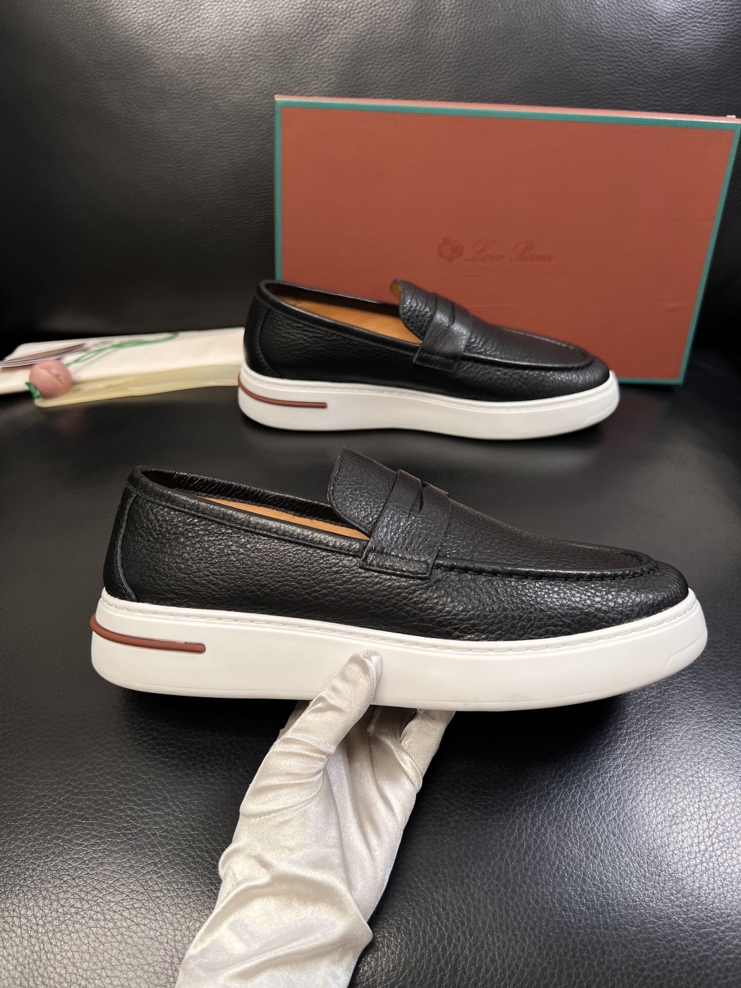 Loro Piana  高品质  顶级工艺品  诺悠翩雅  新品专柜同步原厂配置，鞋面意大利进口牛皮面料