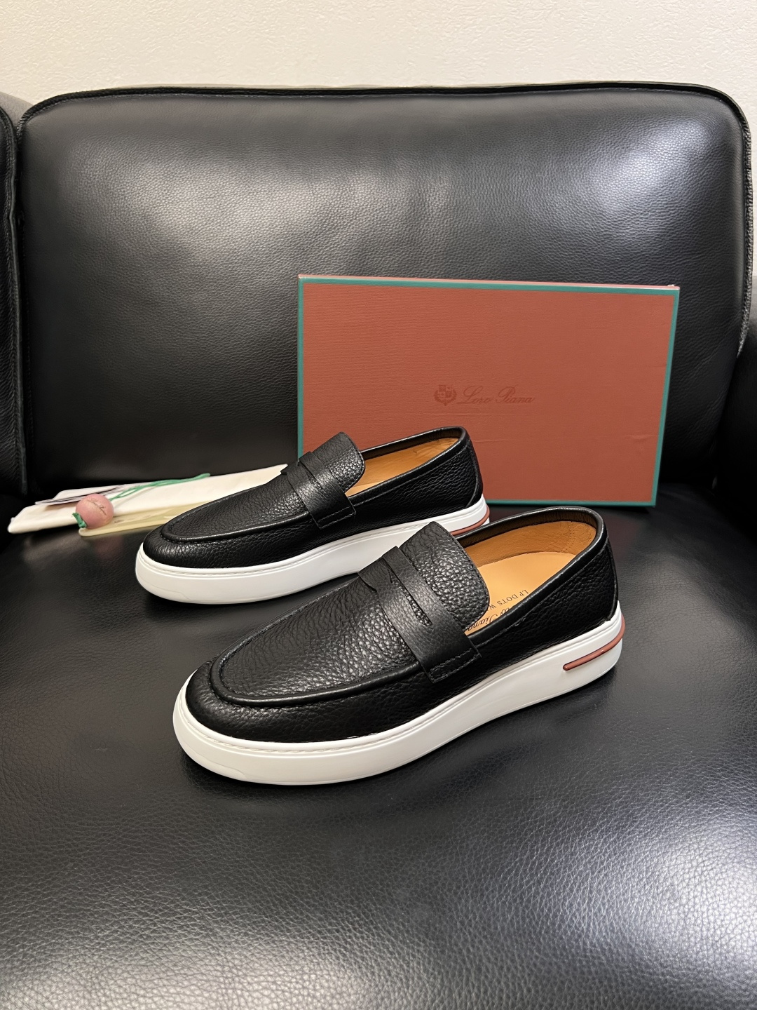 Loro Piana  高品质  顶级工艺品  诺悠翩雅  新品专柜同步原厂配置，鞋面意大利进口牛皮面料