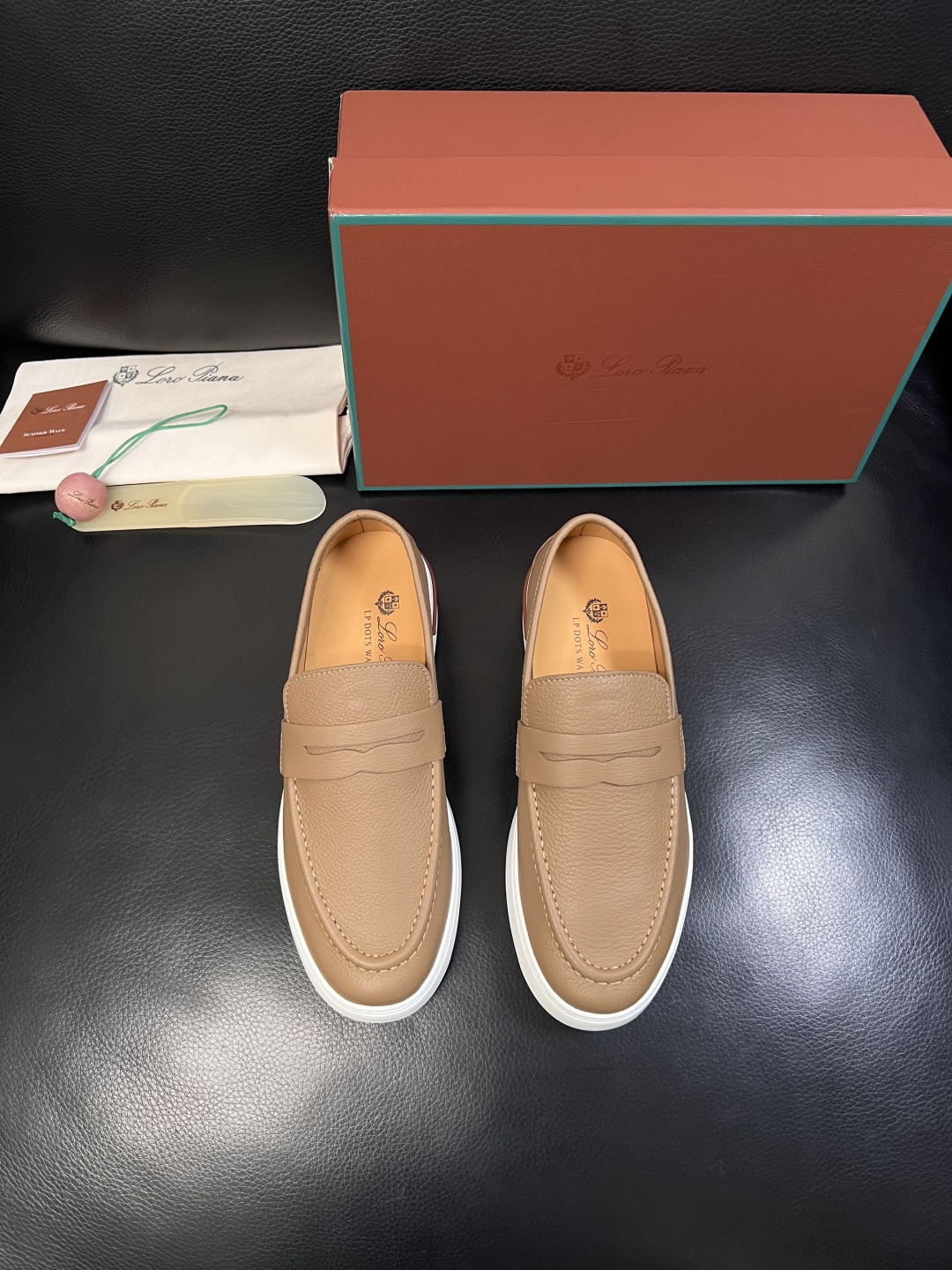 Loro Piana  高品质  顶级工艺品  诺悠翩雅  新品专柜同步原厂配置，鞋面意大利进口牛皮面料
