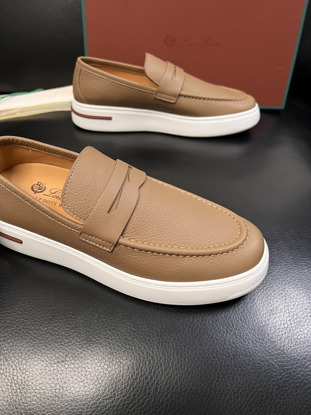 Loro Piana  高品质  顶级工艺品  诺悠翩雅  新品专柜同步原厂配置，鞋面意大利进口牛皮面料