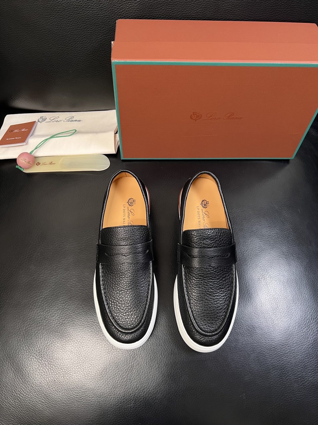 Loro Piana  高品质  顶级工艺品  诺悠翩雅  新品专柜同步原厂配置，鞋面意大利进口牛皮面料