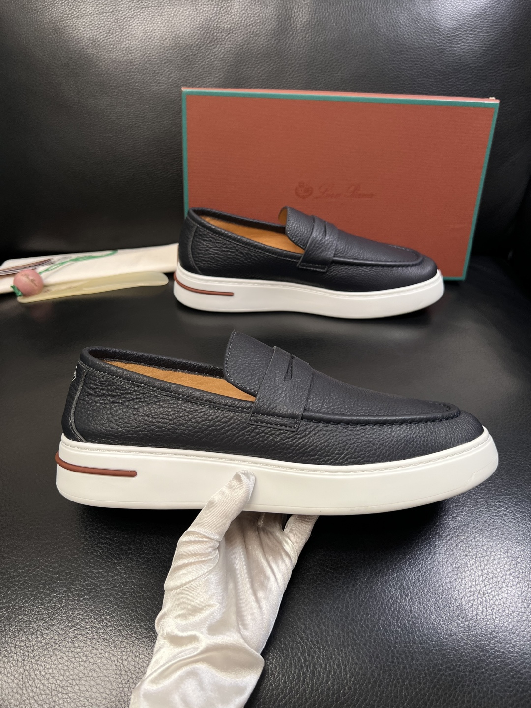 Loro Piana  高品质  顶级工艺品  诺悠翩雅  新品专柜同步原厂配置，鞋面意大利进口牛皮面料