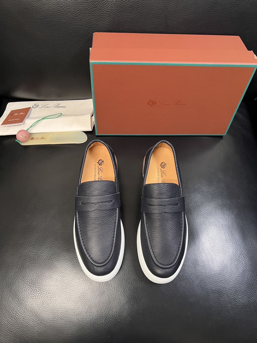 Loro Piana  高品质  顶级工艺品  诺悠翩雅  新品专柜同步原厂配置，鞋面意大利进口牛皮面料