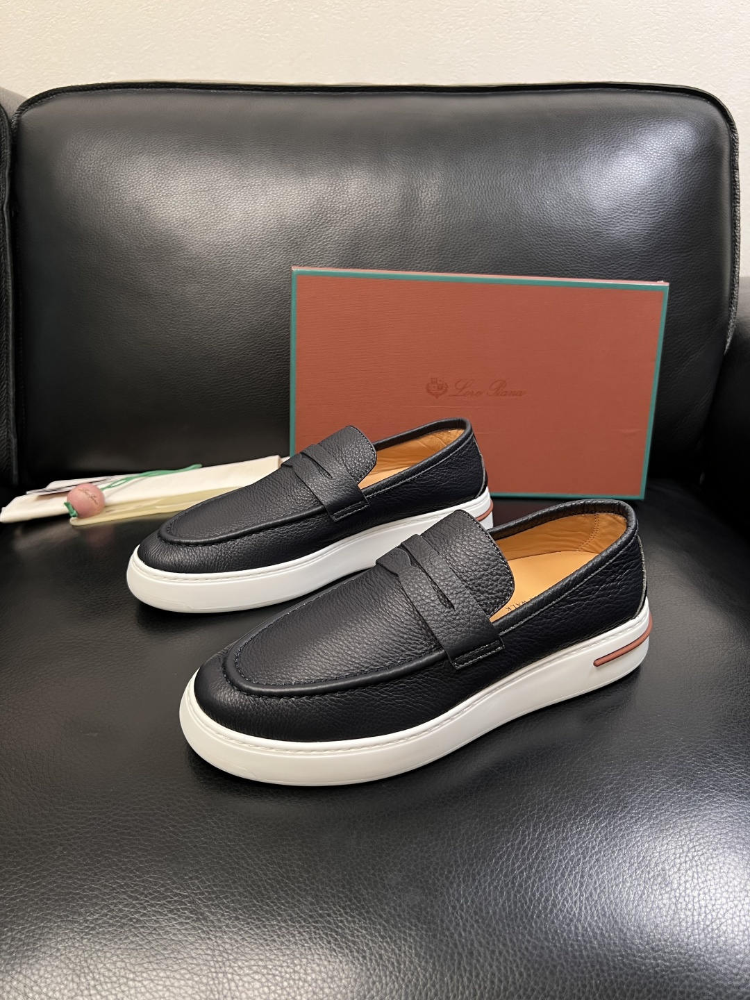 Loro Piana  高品质  顶级工艺品  诺悠翩雅  新品专柜同步原厂配置，鞋面意大利进口牛皮面料