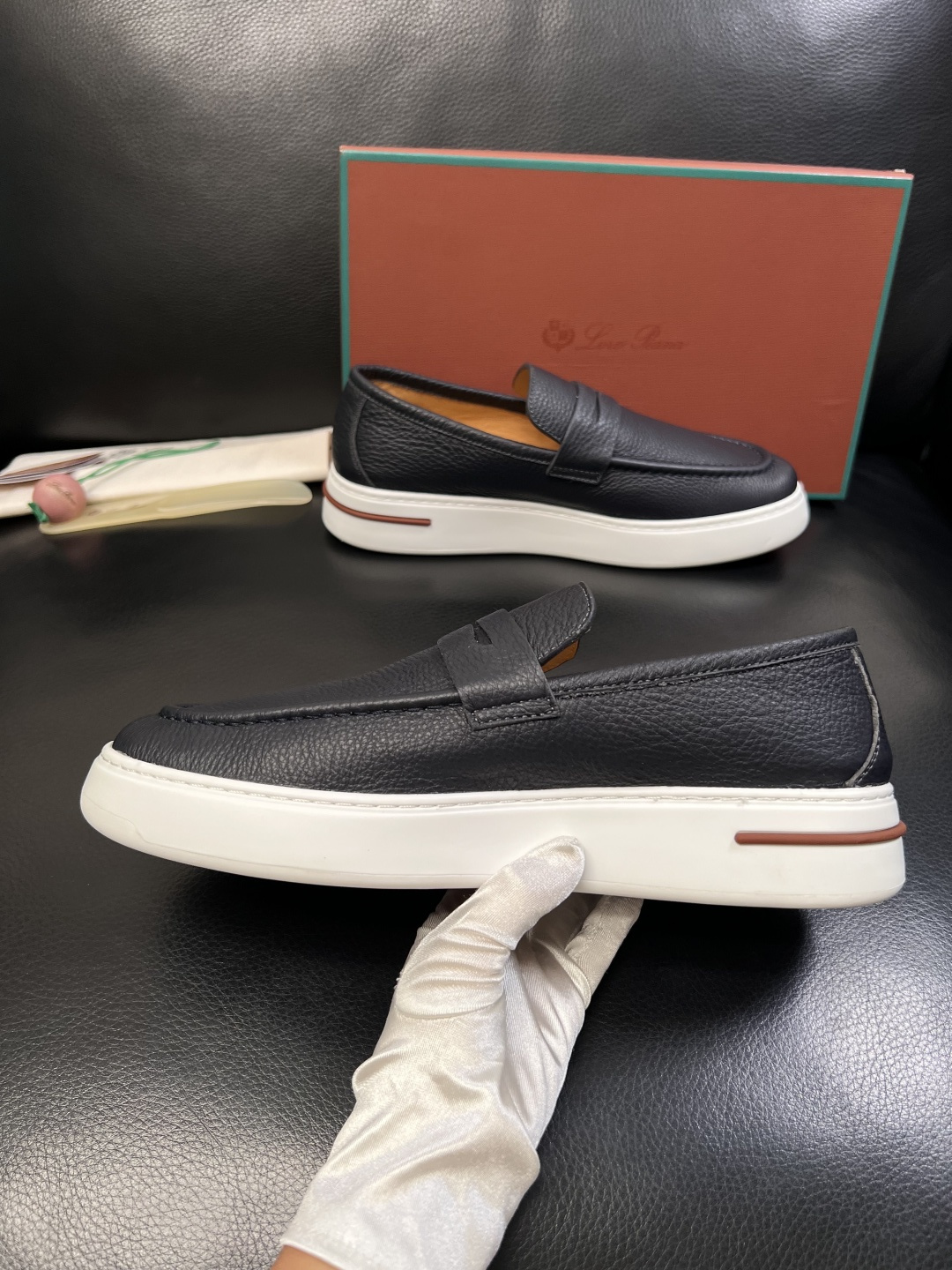 Loro Piana  高品质  顶级工艺品  诺悠翩雅  新品专柜同步原厂配置，鞋面意大利进口牛皮面料