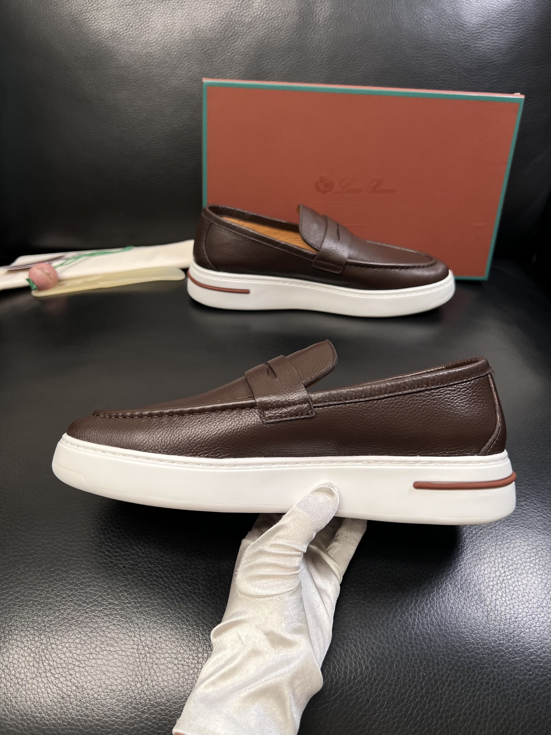 Loro Piana  高品质  顶级工艺品  诺悠翩雅  新品专柜同步原厂配置，鞋面意大利进口牛皮面料