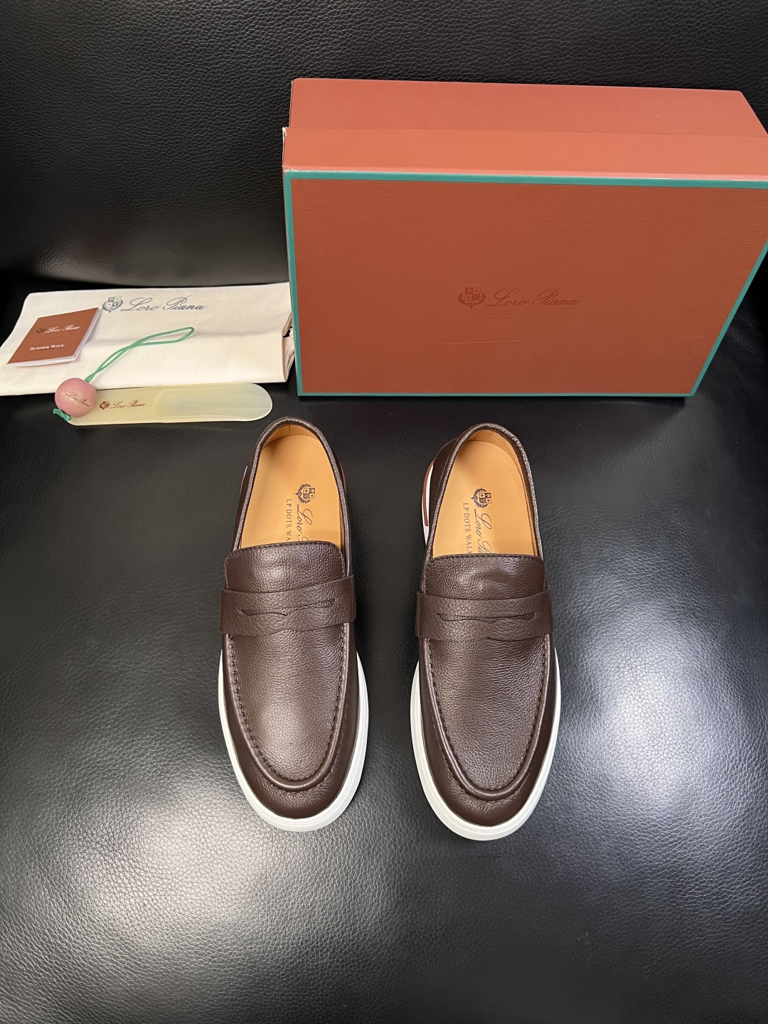 Loro Piana  高品质  顶级工艺品  诺悠翩雅  新品专柜同步原厂配置，鞋面意大利进口牛皮面料