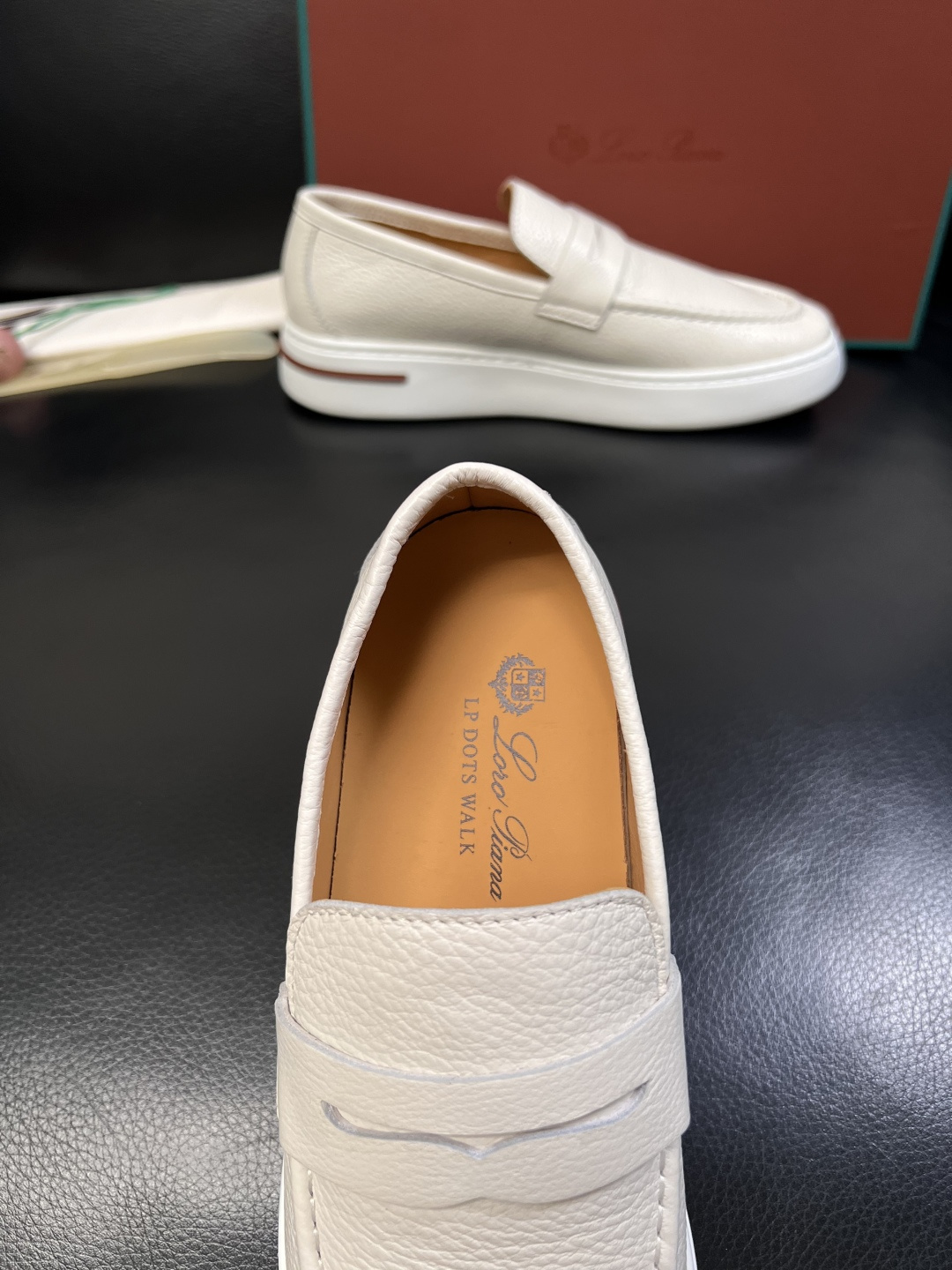 Loro Piana  高品质  顶级工艺品  诺悠翩雅  新品专柜同步原厂配置，鞋面意大利进口牛皮面料