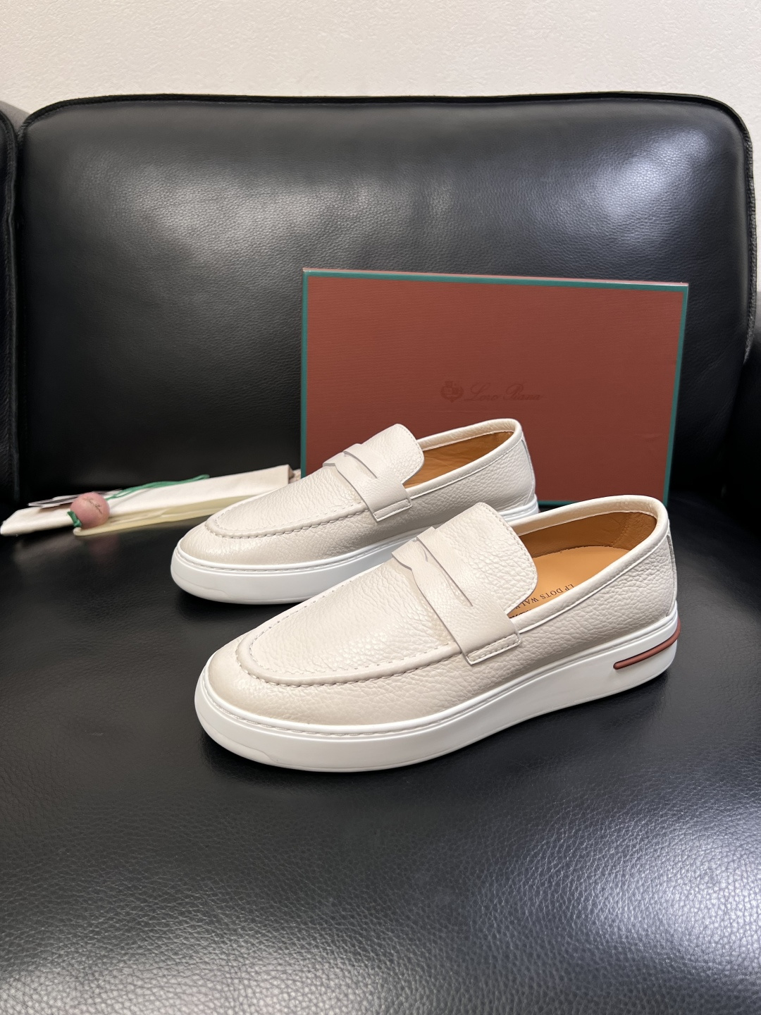Loro Piana  高品质  顶级工艺品  诺悠翩雅  新品专柜同步原厂配置，鞋面意大利进口牛皮面料